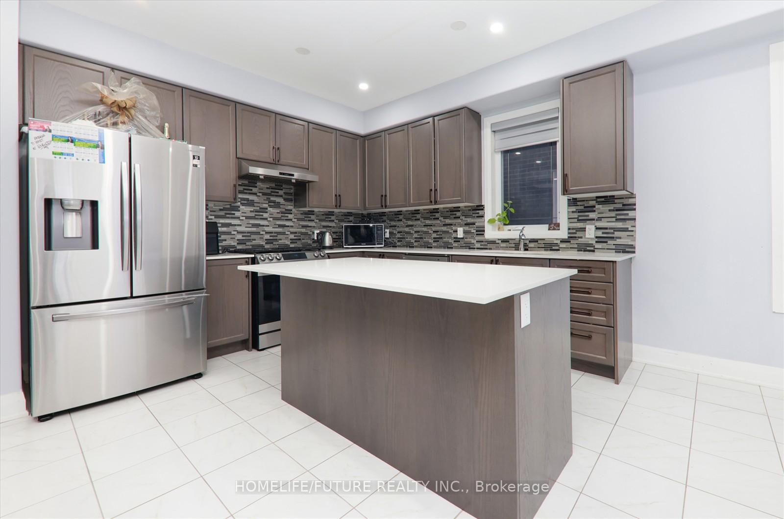 Photo 12 of 526 Askew Court, Oshawa, Taunton — HOMEH