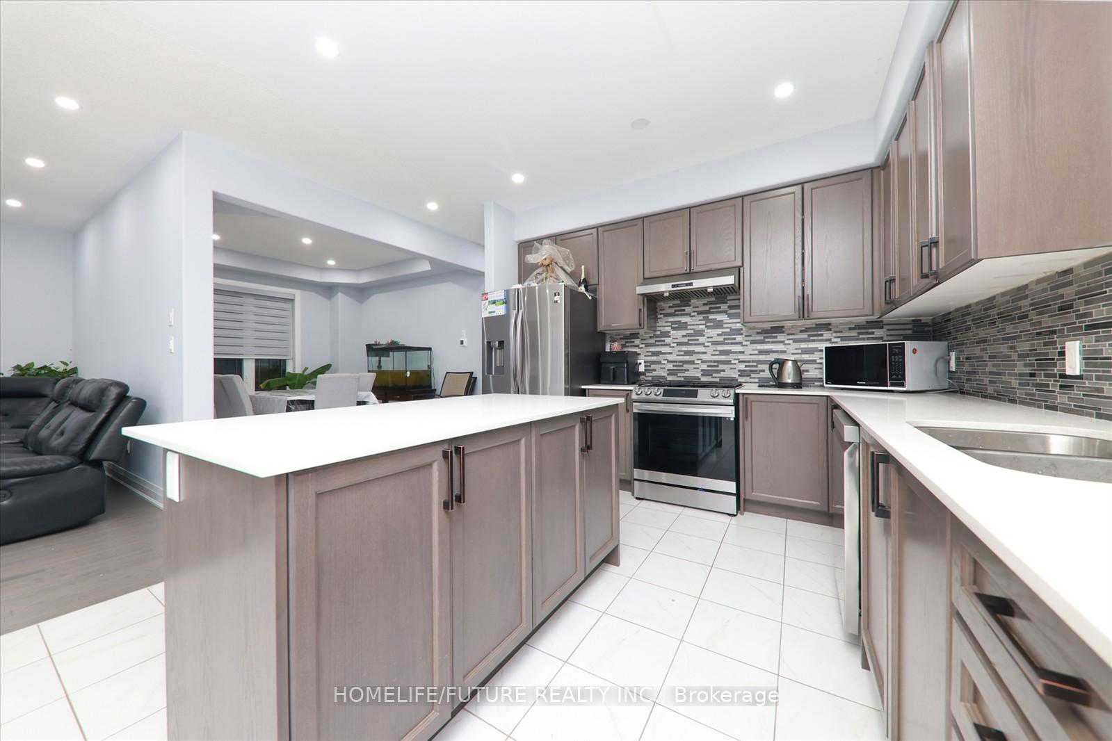 Photo 9 of 526 Askew Court, Oshawa, Taunton — HOMEH