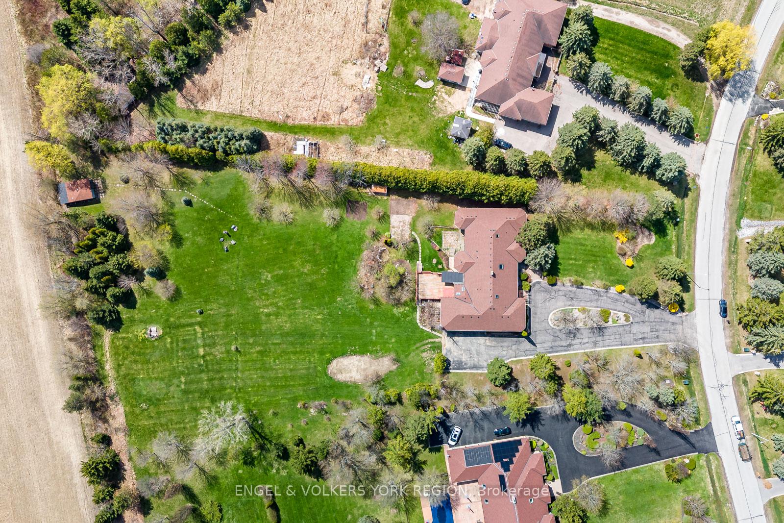 Photo 3 of 450 Stephanie Boulevard, Vaughan, Kleinburg — HOMEH