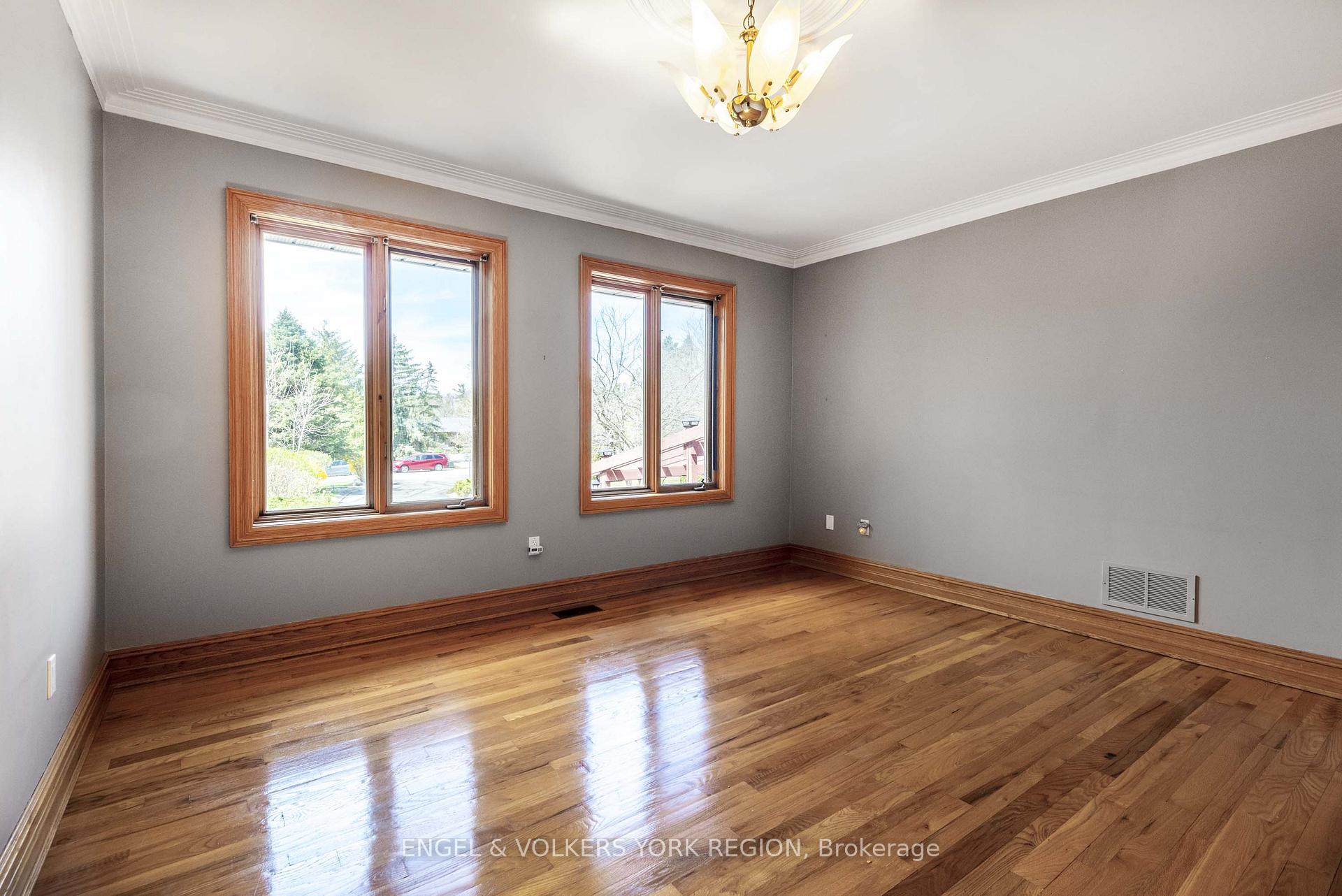 Photo 9 of 450 Stephanie Boulevard, Vaughan, Kleinburg — HOMEH