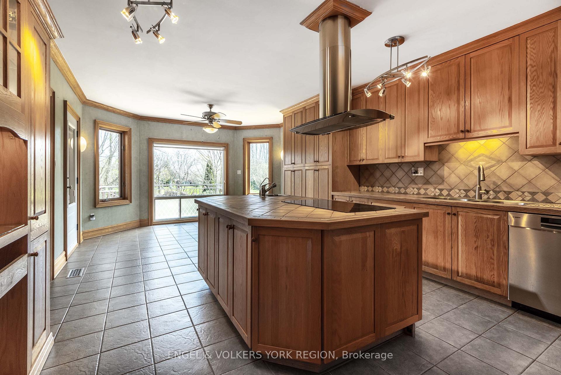Photo 25 of 450 Stephanie Boulevard, Vaughan, Kleinburg — HOMEH