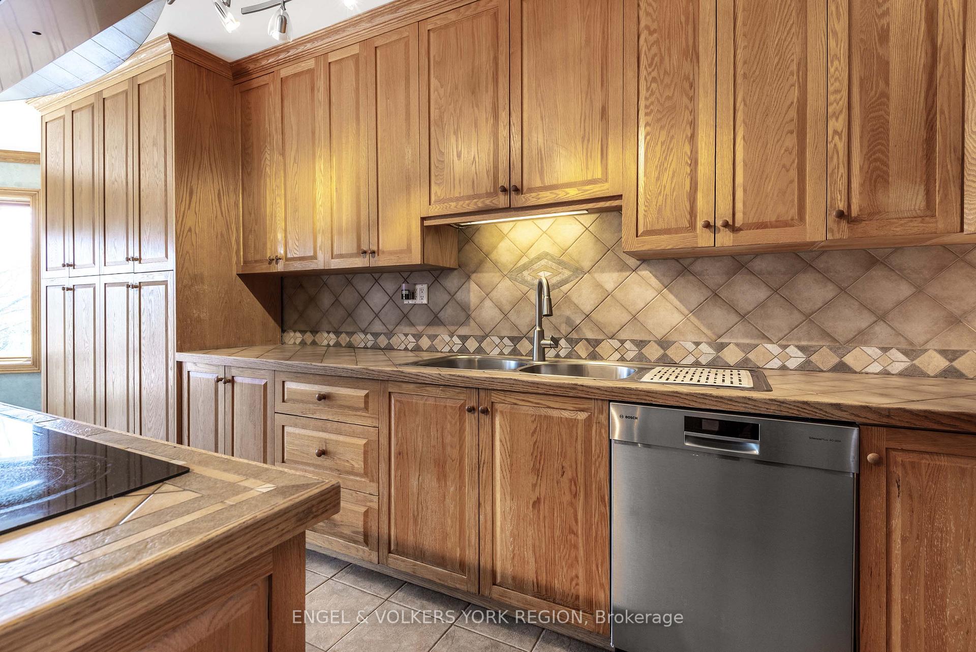 Photo 5 of 450 Stephanie Boulevard, Vaughan, Kleinburg — HOMEH