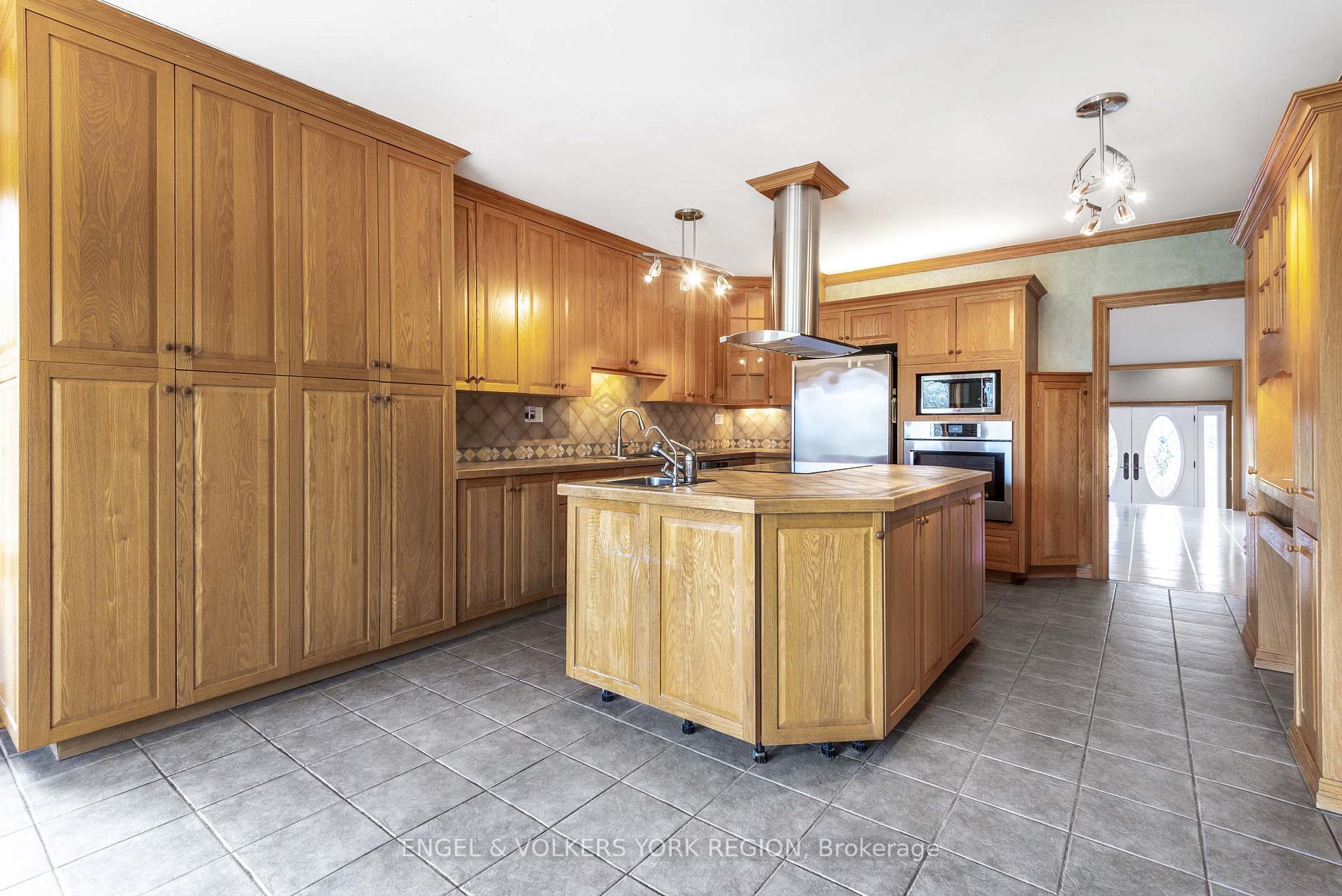 Photo 11 of 450 Stephanie Boulevard, Vaughan, Kleinburg — HOMEH