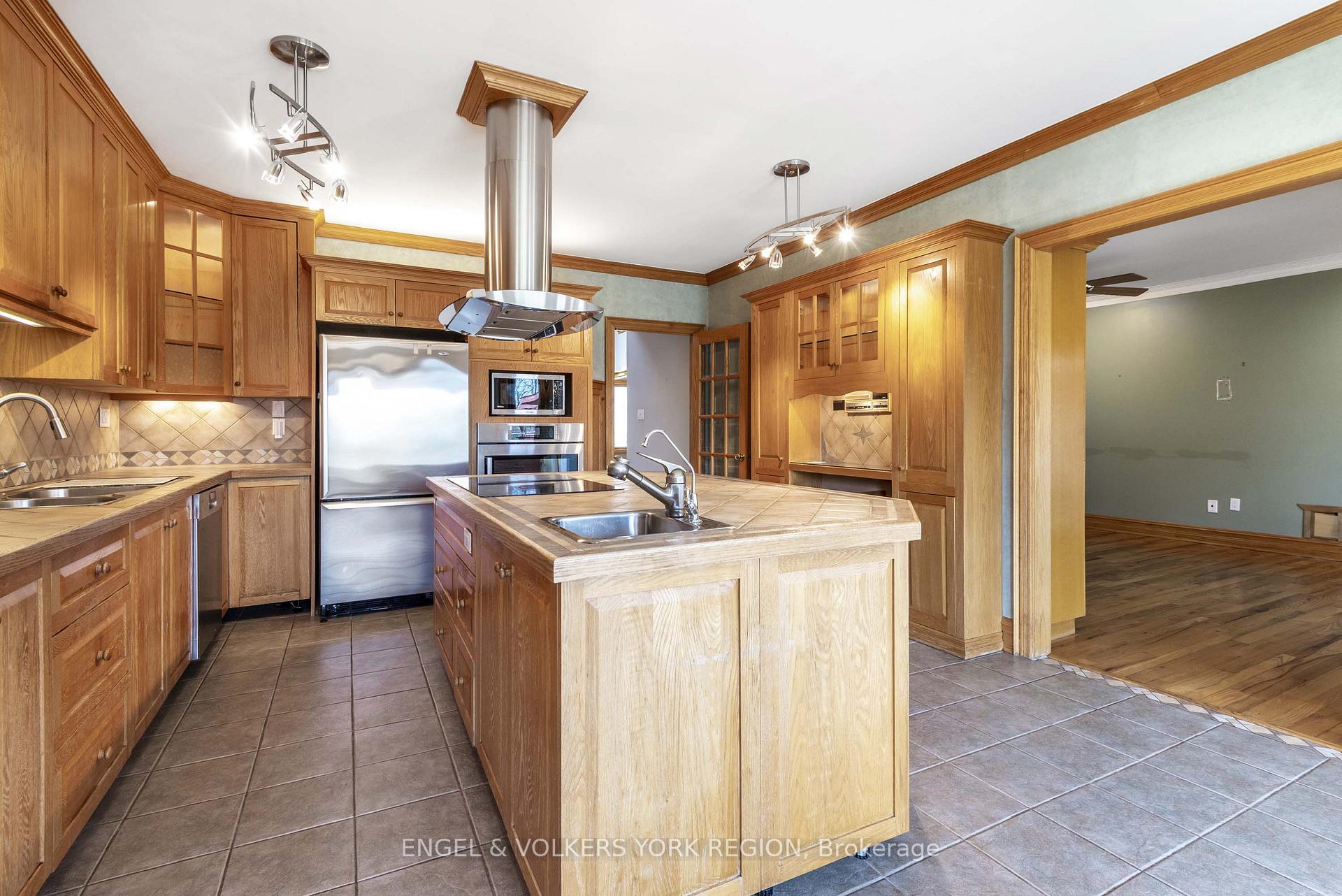 Photo 16 of 450 Stephanie Boulevard, Vaughan, Kleinburg — HOMEH