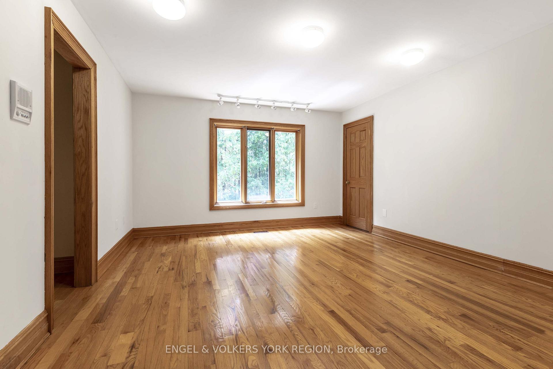 Photo 19 of 450 Stephanie Boulevard, Vaughan, Kleinburg — HOMEH