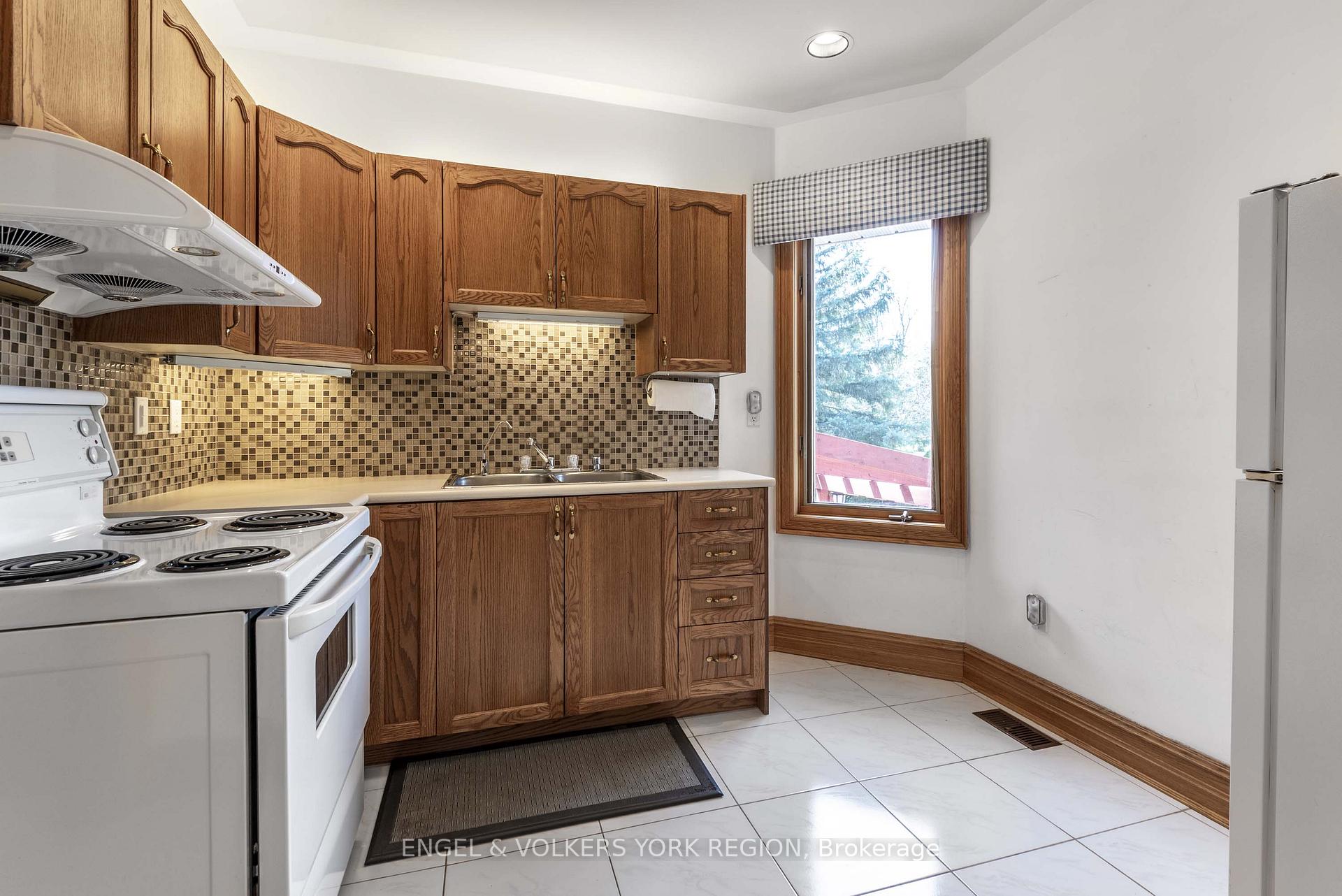 Photo 24 of 450 Stephanie Boulevard, Vaughan, Kleinburg — HOMEH