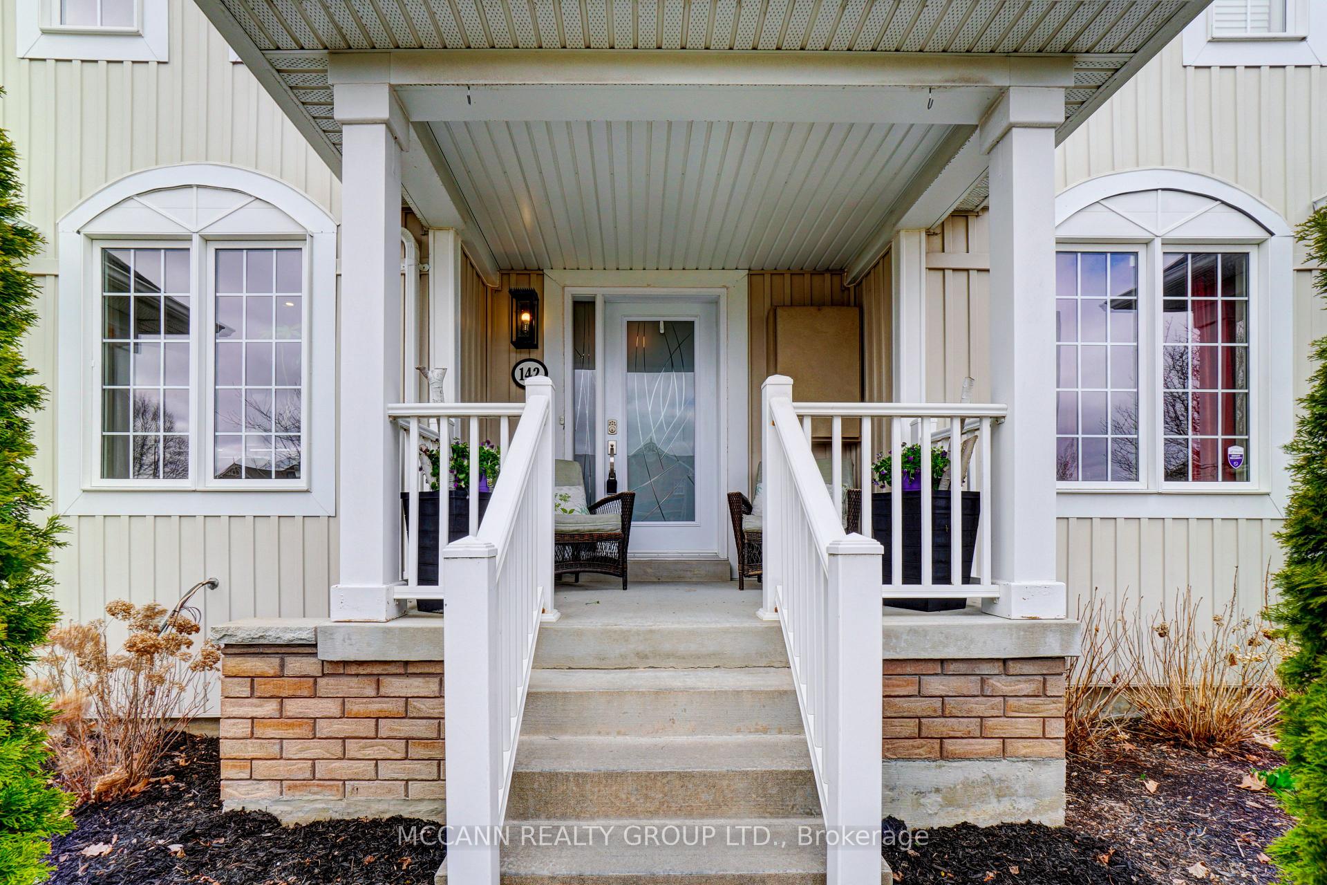 Photo 5 of 142 Carnwith Drive E, Whitby, Brooklin — HOMEH