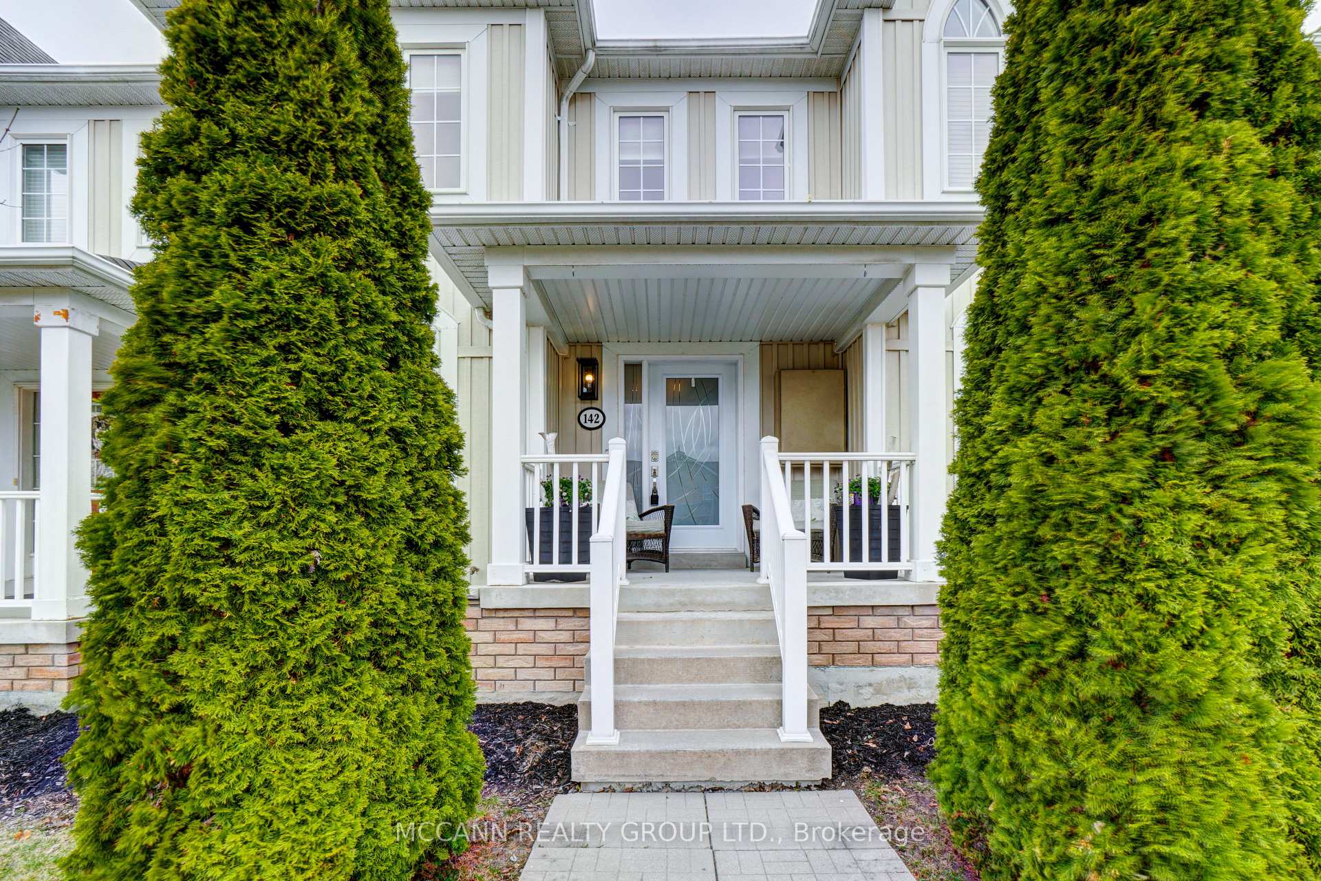 Photo 3 of 142 Carnwith Drive E, Whitby, Brooklin — HOMEH