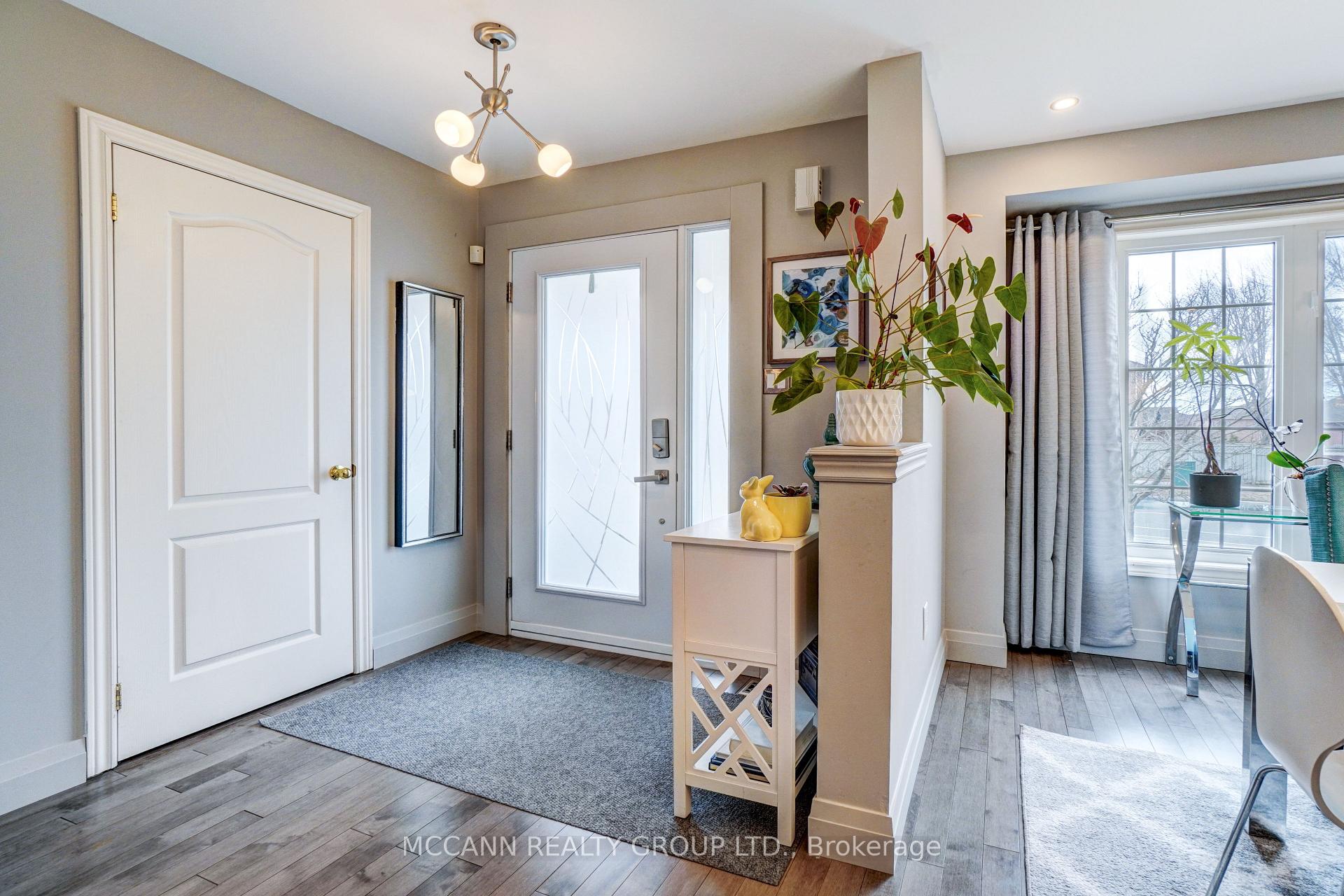Photo 9 of 142 Carnwith Drive E, Whitby, Brooklin — HOMEH