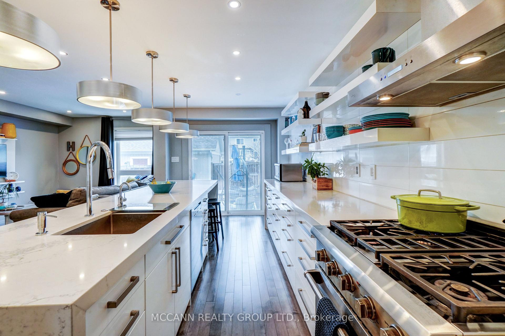 Photo 8 of 142 Carnwith Drive E, Whitby, Brooklin — HOMEH