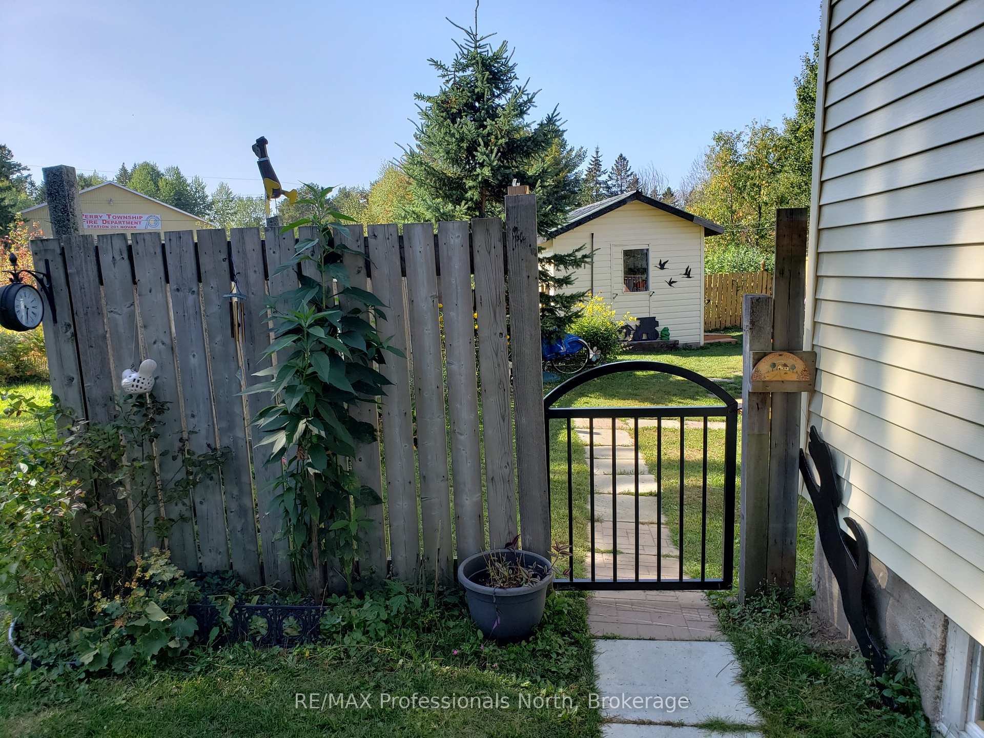 Photo 9 of 148 Main Street, Perry, Novar — HOMEH