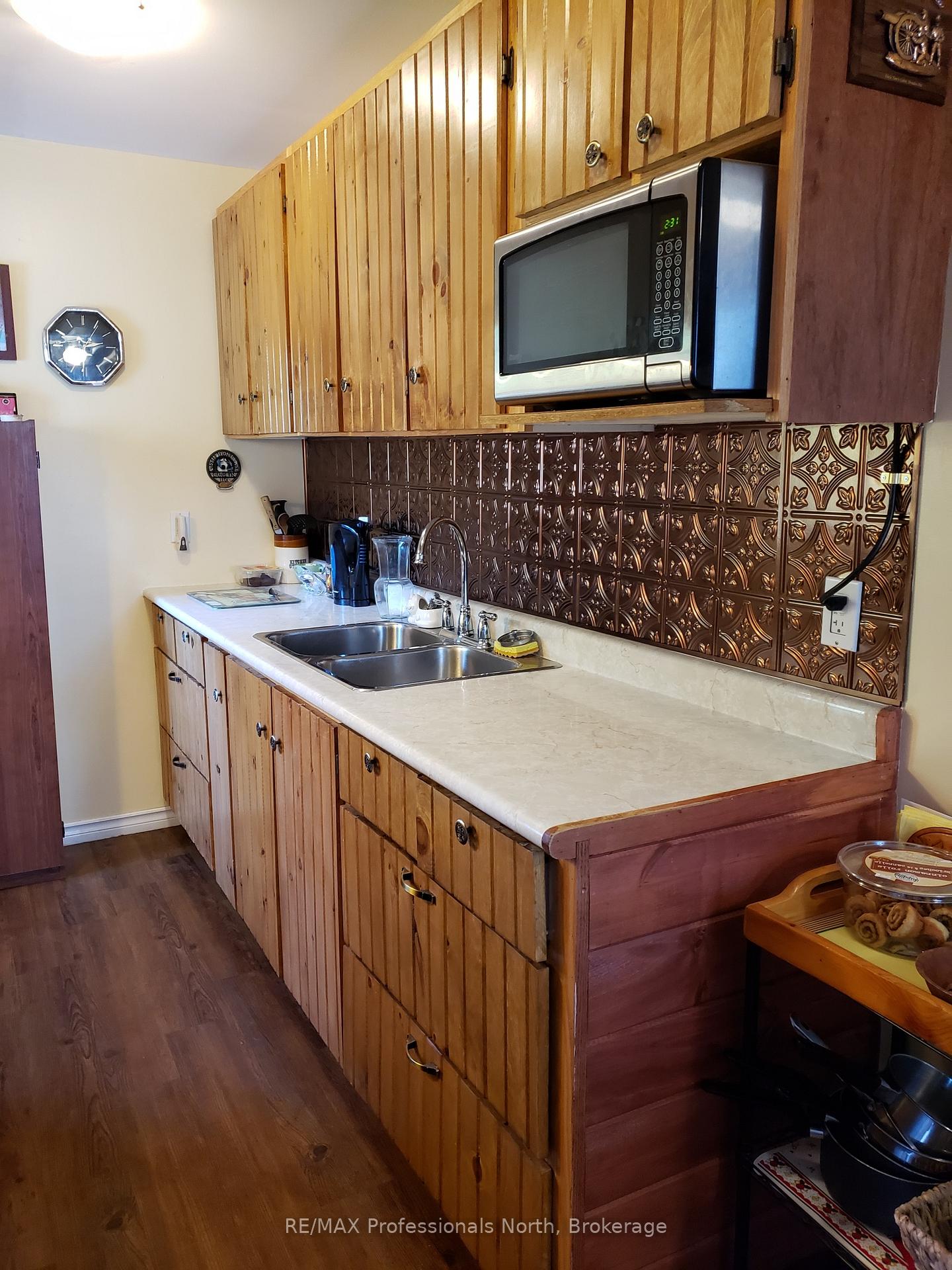 Photo 8 of 148 Main Street, Perry, Novar — HOMEH