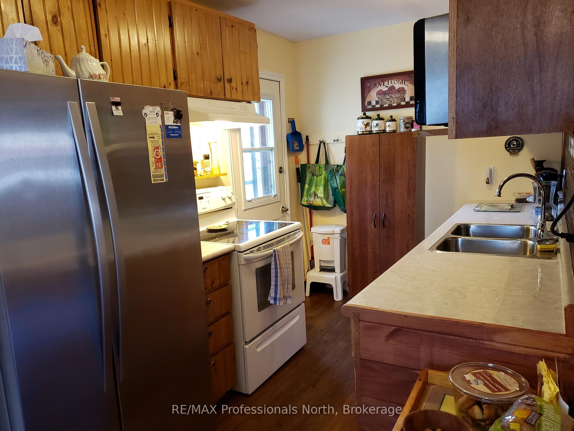 Photo 3 of 148 Main Street, Perry, Novar — HOMEH