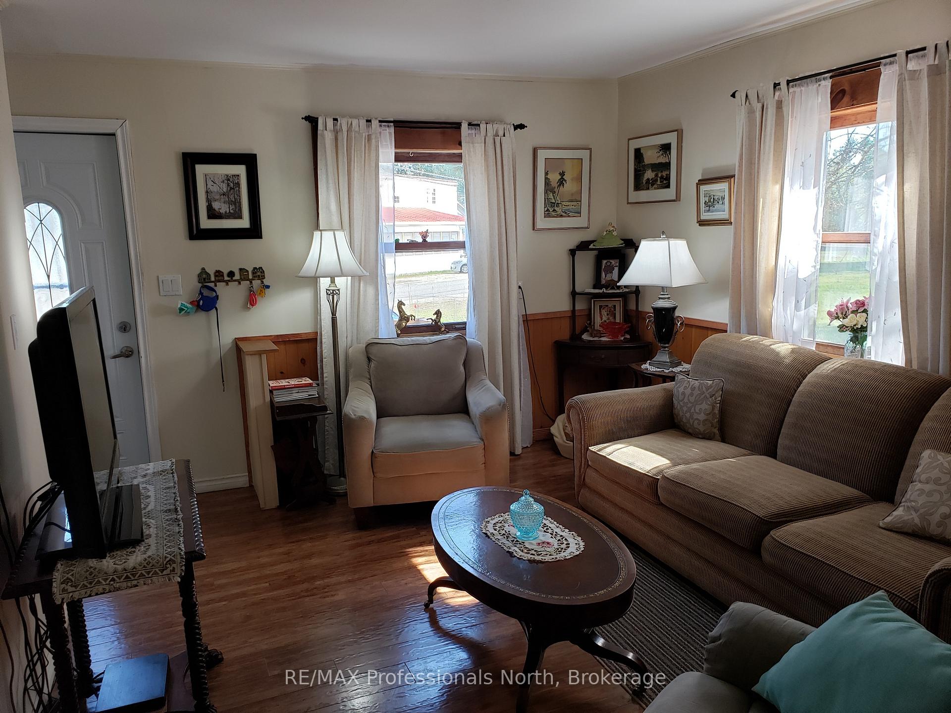 Photo 7 of 148 Main Street, Perry, Novar — HOMEH