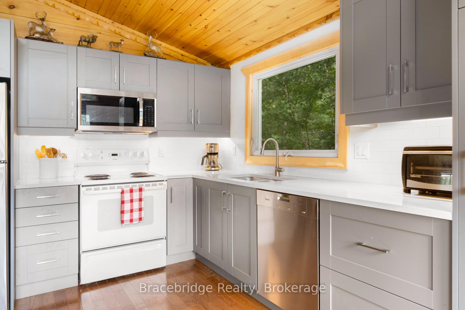 Photo 15 of 9 Riverview Drive, McKellar — HOMEH