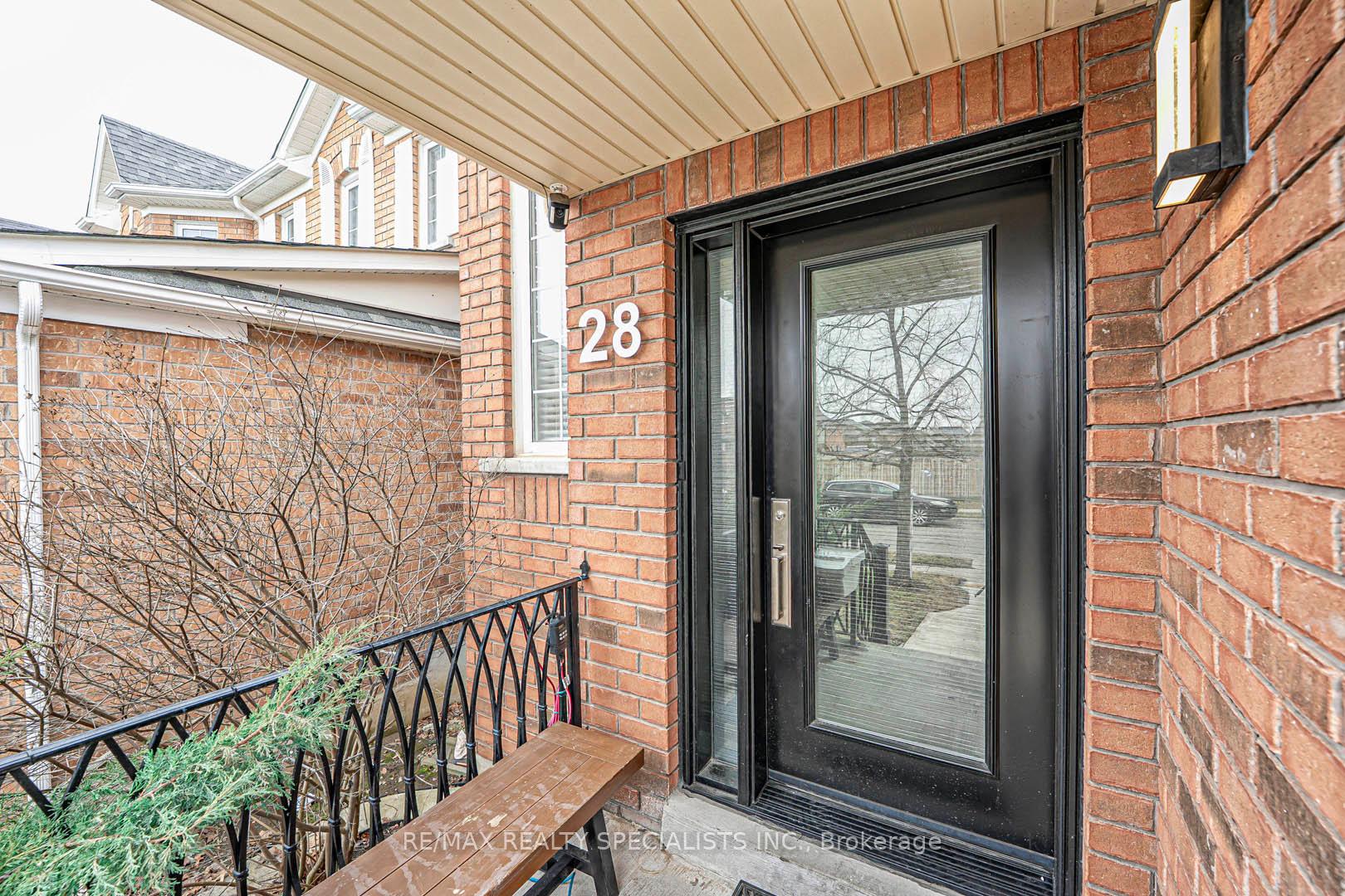 Photo 12 of 28 Brentcliff Drive, Brampton, Fletcher's Meadow — HOMEH