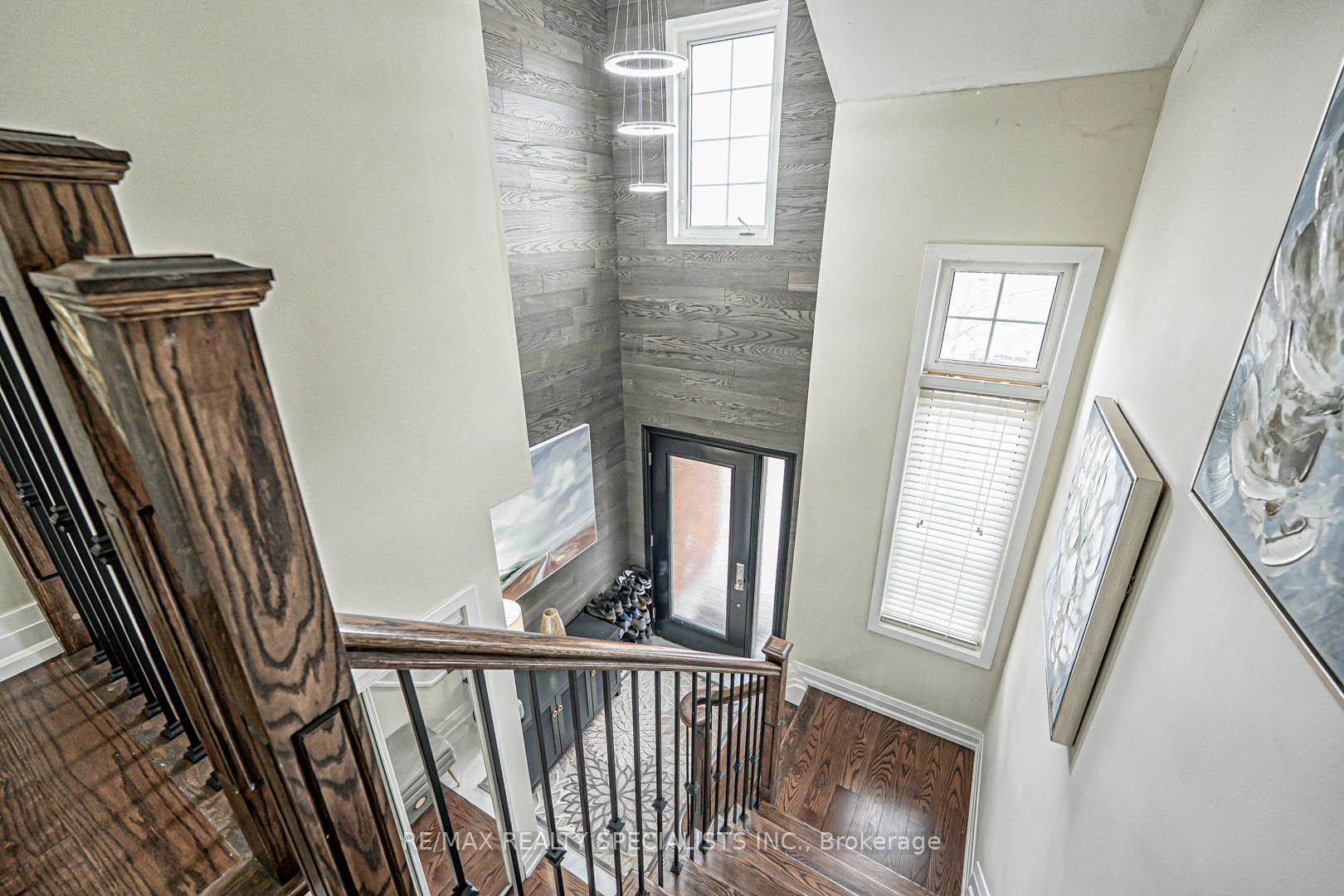 Photo 6 of 28 Brentcliff Drive, Brampton, Fletcher's Meadow — HOMEH
