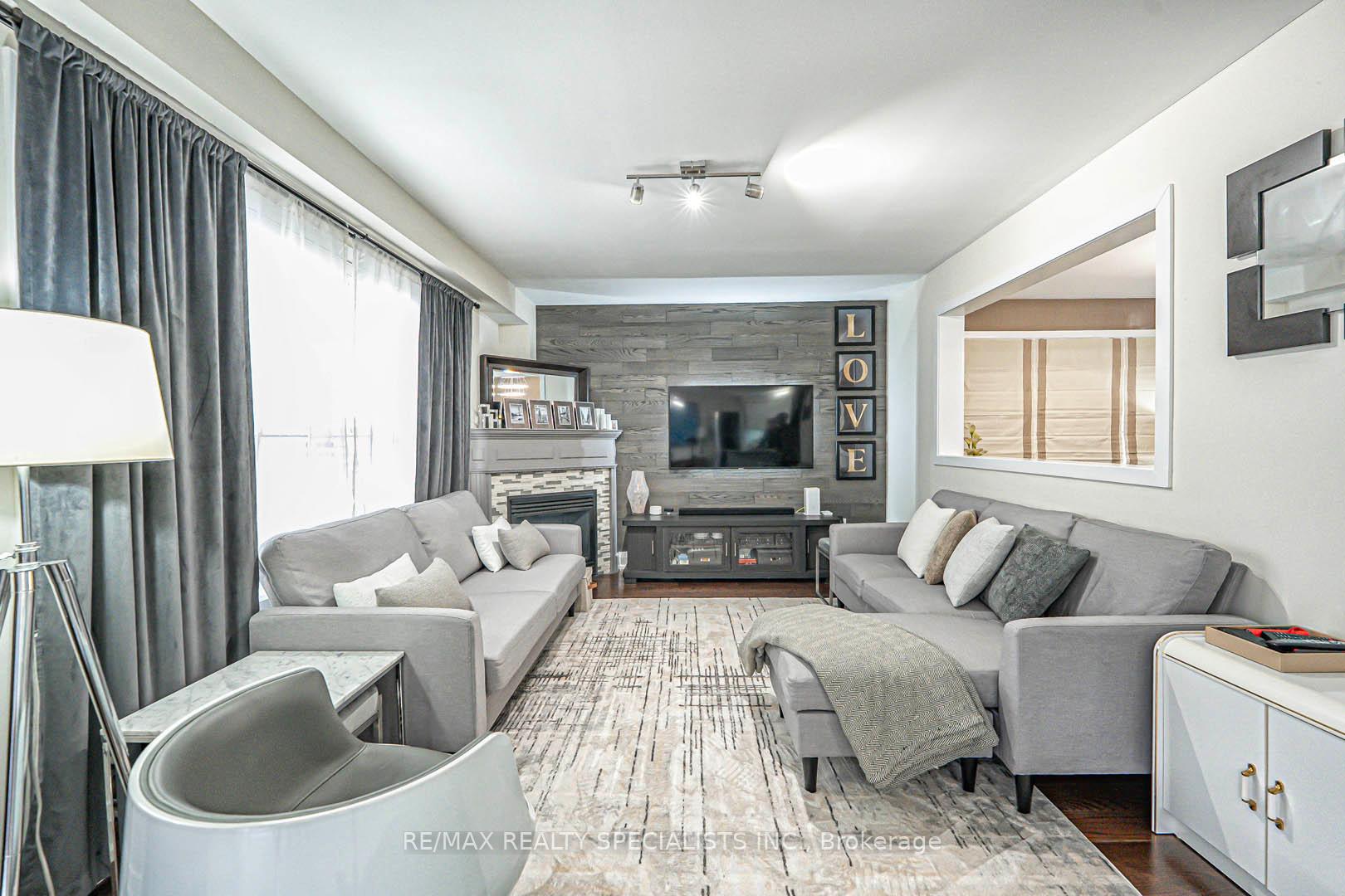 Photo 9 of 28 Brentcliff Drive, Brampton, Fletcher's Meadow — HOMEH