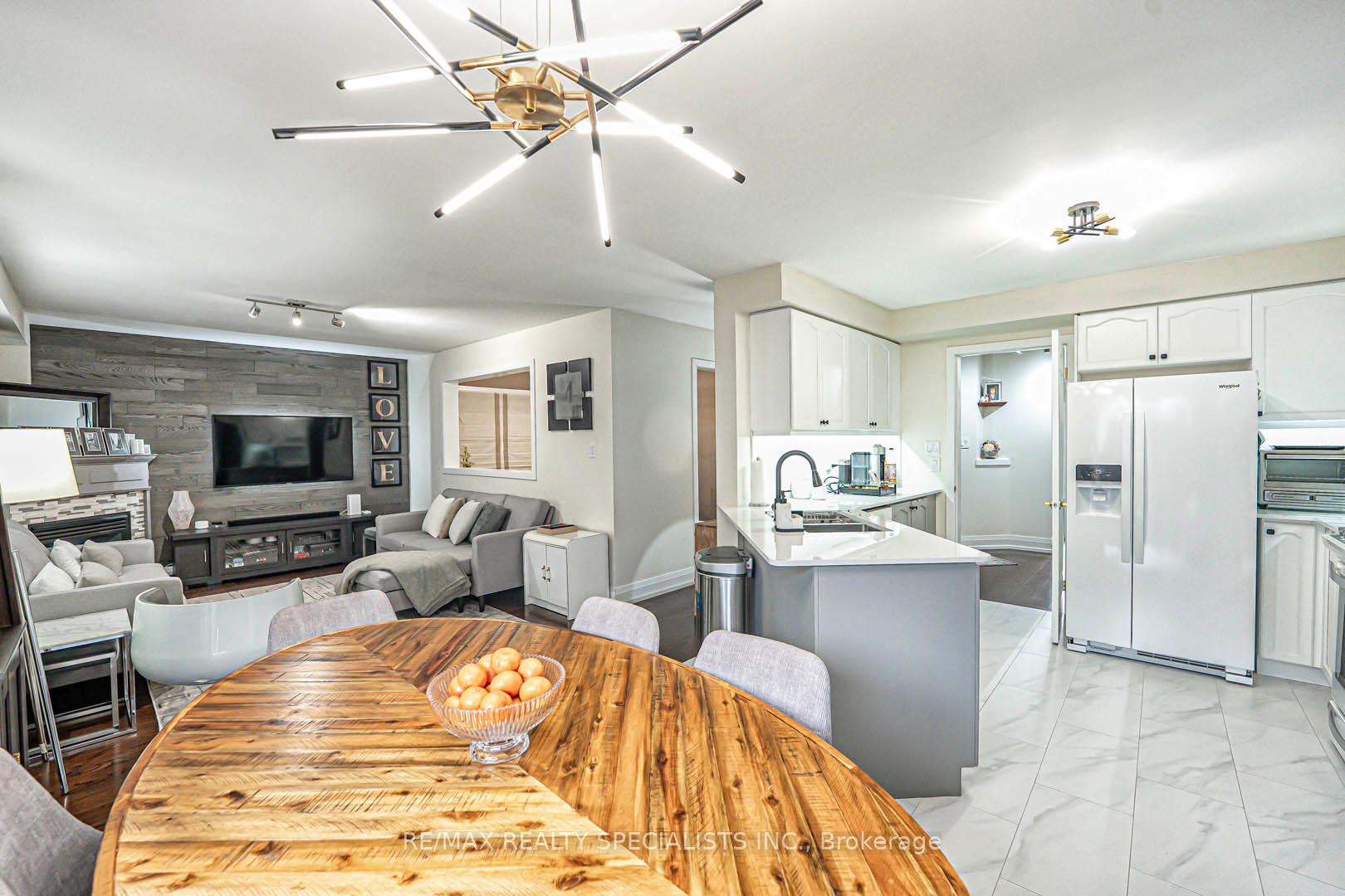 Photo 16 of 28 Brentcliff Drive, Brampton, Fletcher's Meadow — HOMEH