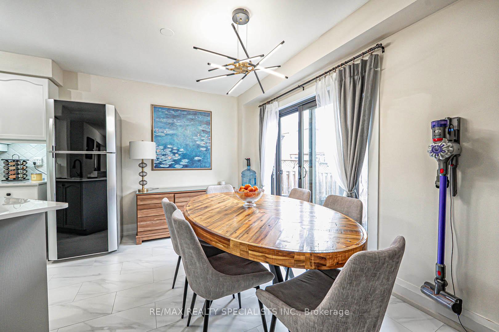 Photo 14 of 28 Brentcliff Drive, Brampton, Fletcher's Meadow — HOMEH