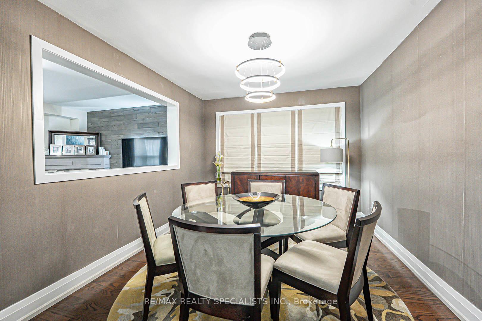 Photo 10 of 28 Brentcliff Drive, Brampton, Fletcher's Meadow — HOMEH