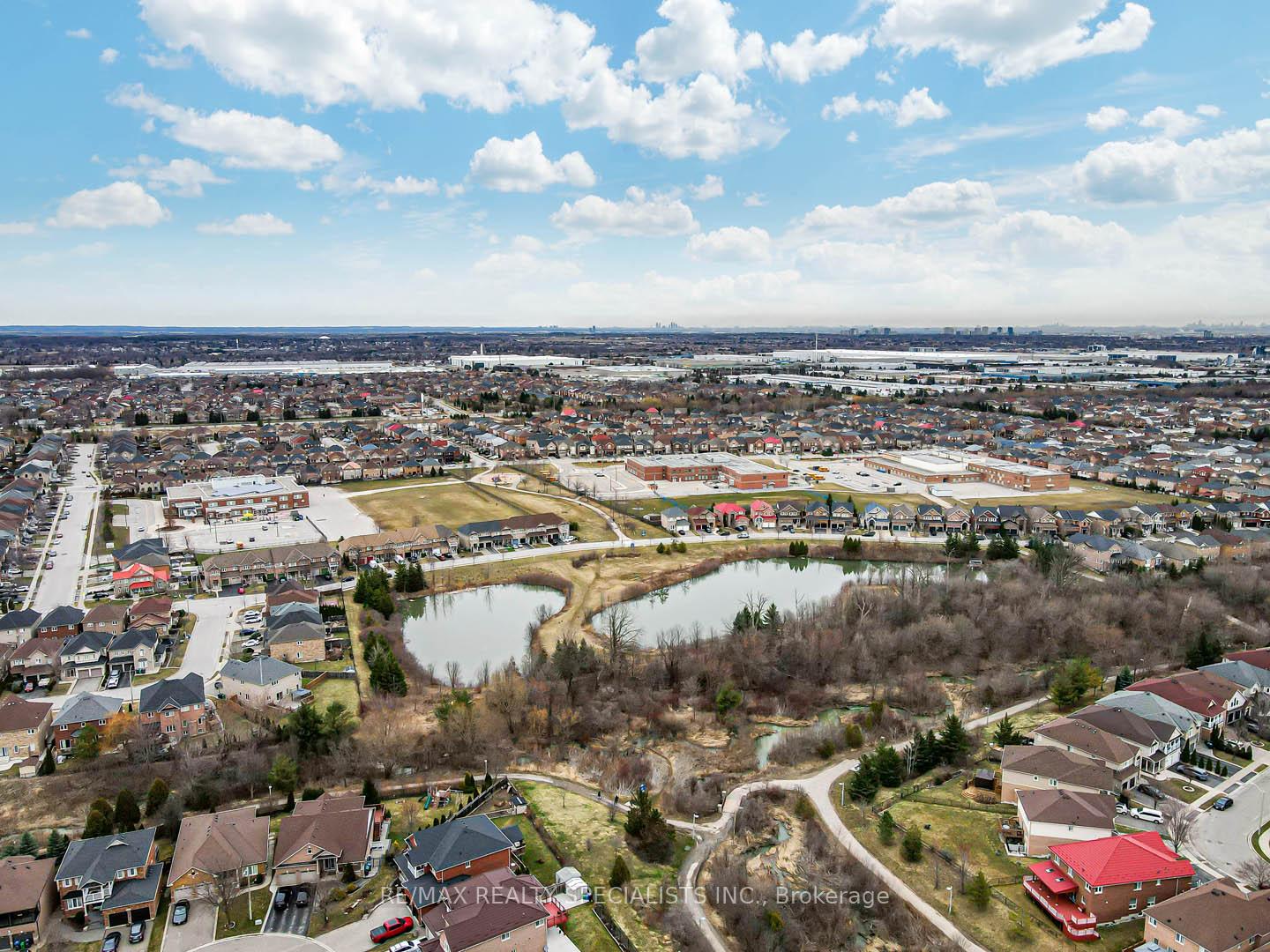 Photo 49 of 28 Brentcliff Drive, Brampton, Fletcher's Meadow — HOMEH