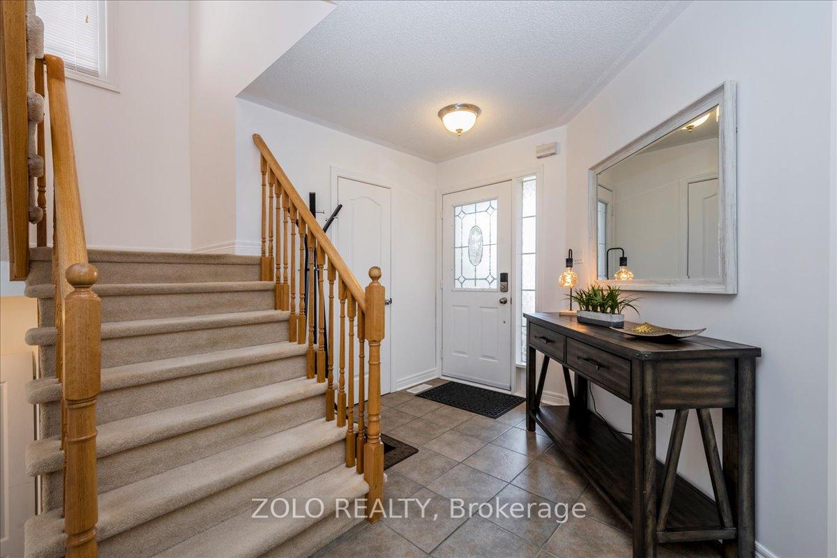 Photo 4 of 12 catherine Drive, Barrie, Painswick South — HOMEH