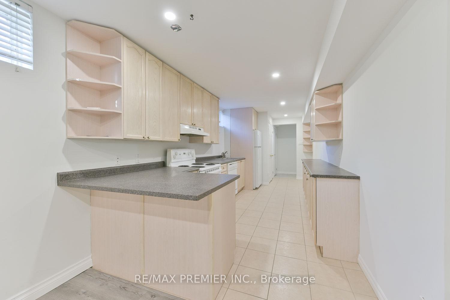 Photo 3 of Unit Bsmt, 5 Jasper Drive, Aurora, Aurora Heights — HOMEH
