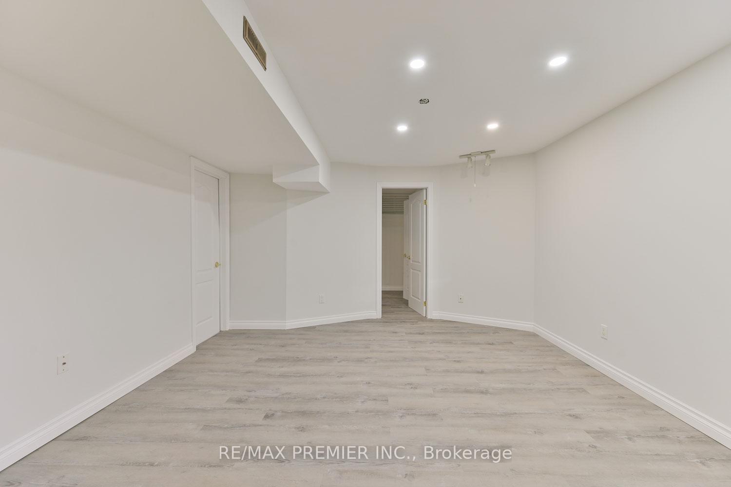 Photo 6 of Unit Bsmt, 5 Jasper Drive, Aurora, Aurora Heights — HOMEH