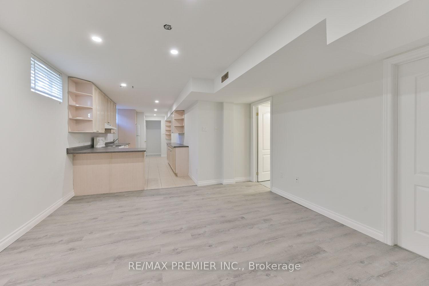Photo 4 of Unit Bsmt, 5 Jasper Drive, Aurora, Aurora Heights — HOMEH
