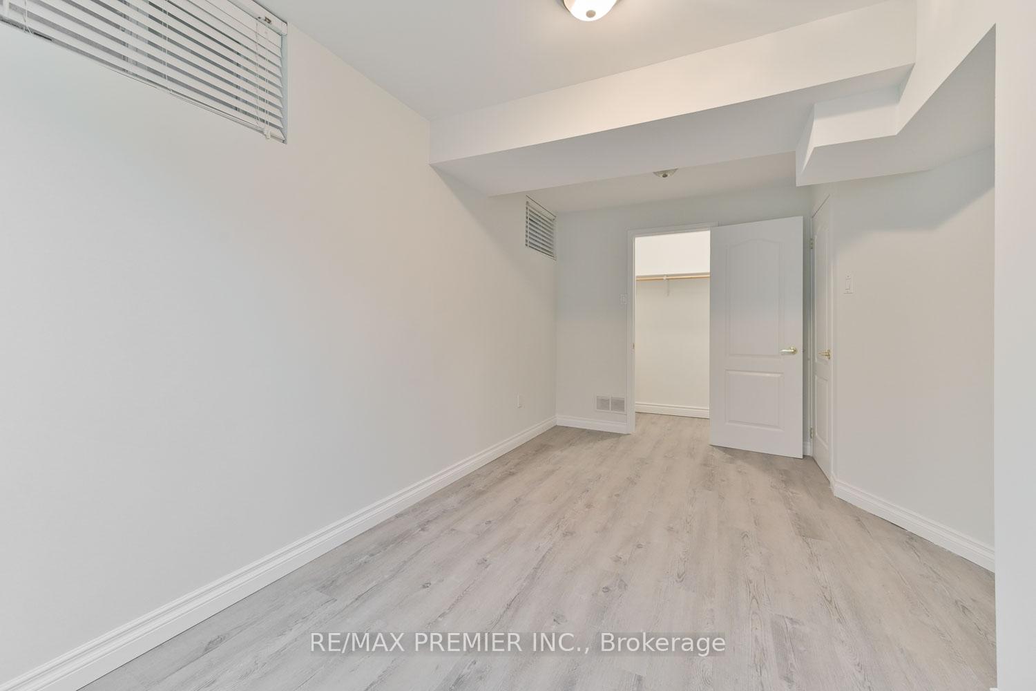 Photo 7 of Unit Bsmt, 5 Jasper Drive, Aurora, Aurora Heights — HOMEH