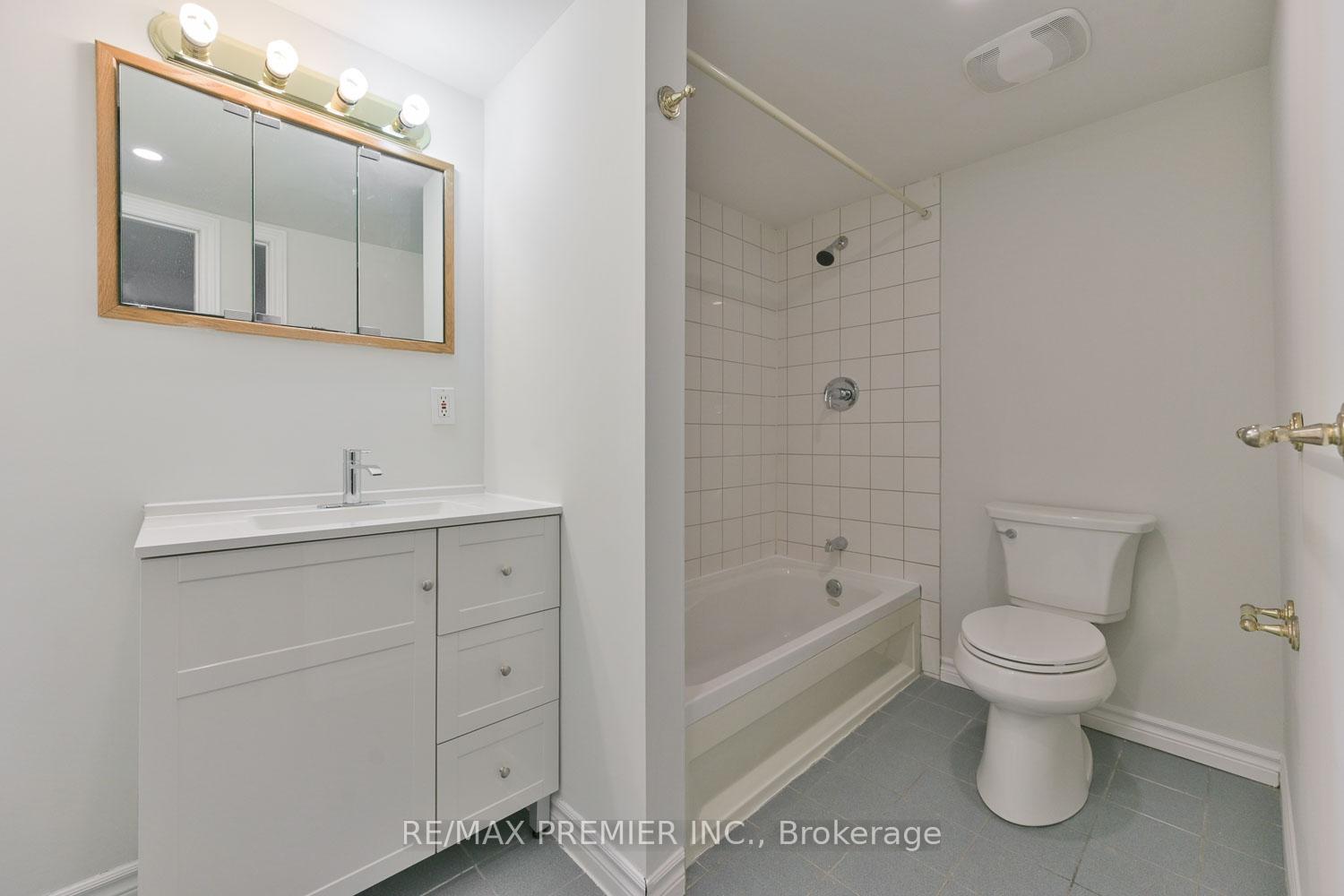 Photo 8 of Unit Bsmt, 5 Jasper Drive, Aurora, Aurora Heights — HOMEH