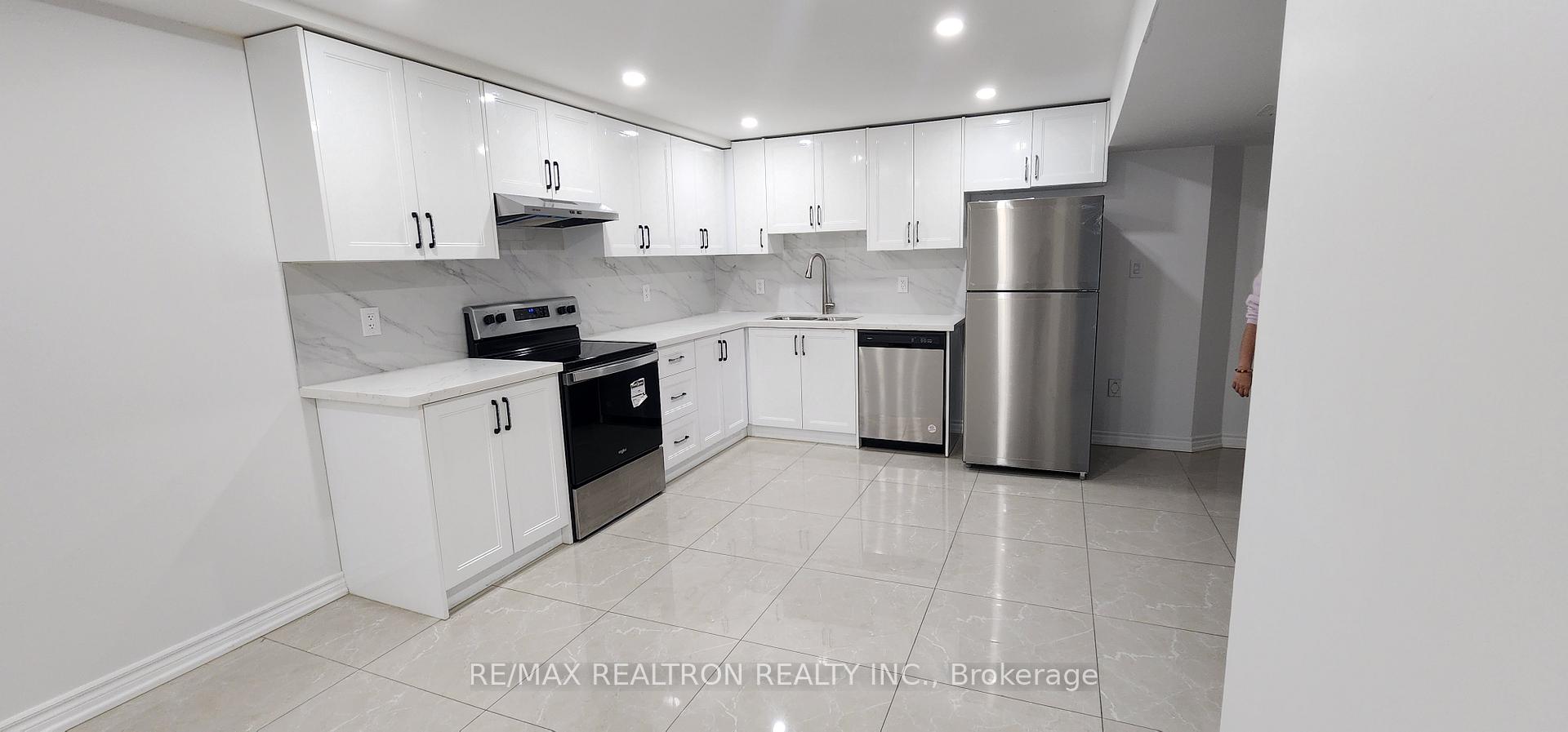 Photo 7 of 174 Adventure Cres., Vaughan, Maple — HOMEH