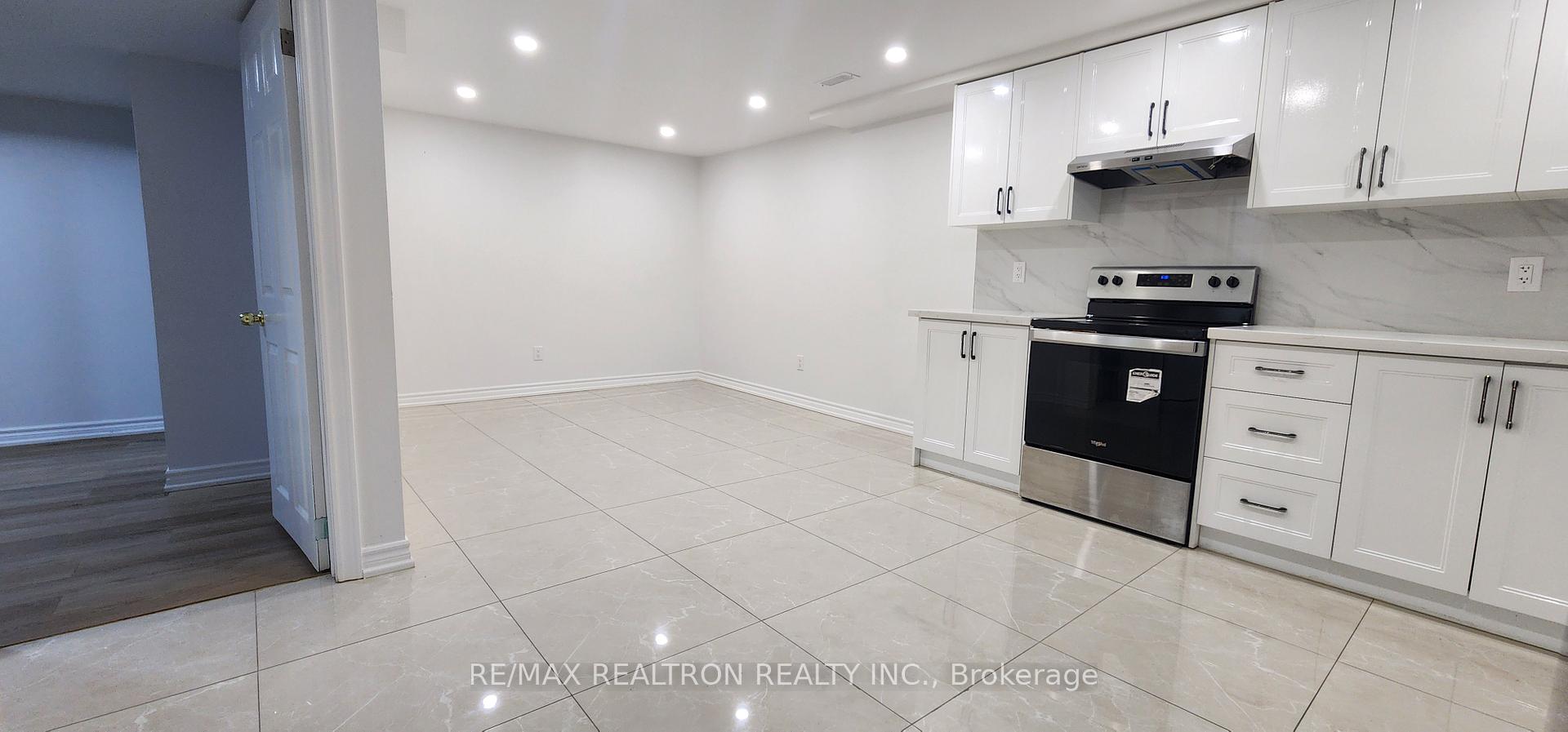 Photo 6 of 174 Adventure Cres., Vaughan, Maple — HOMEH