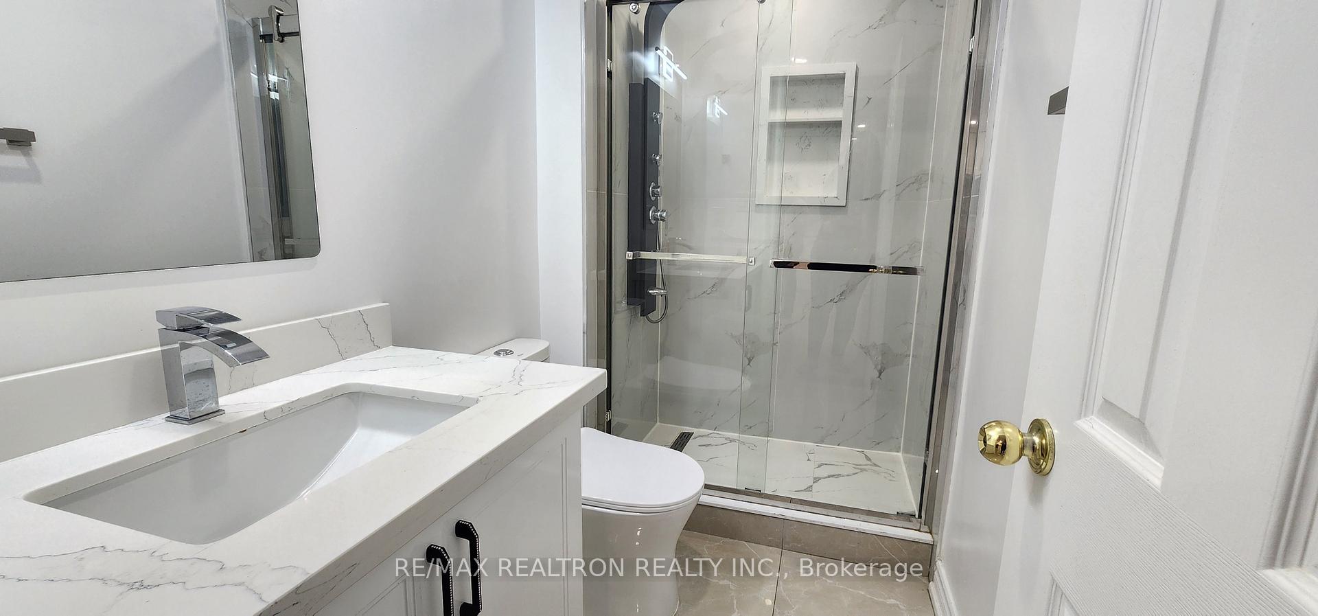 Photo 2 of 174 Adventure Cres., Vaughan, Maple — HOMEH