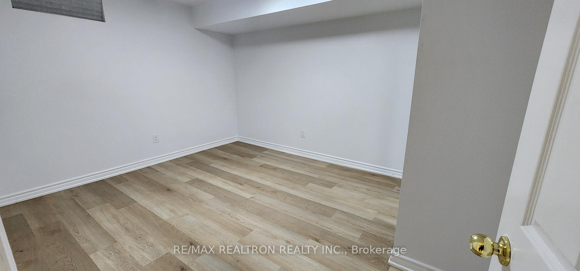 Photo 5 of 174 Adventure Cres., Vaughan, Maple — HOMEH