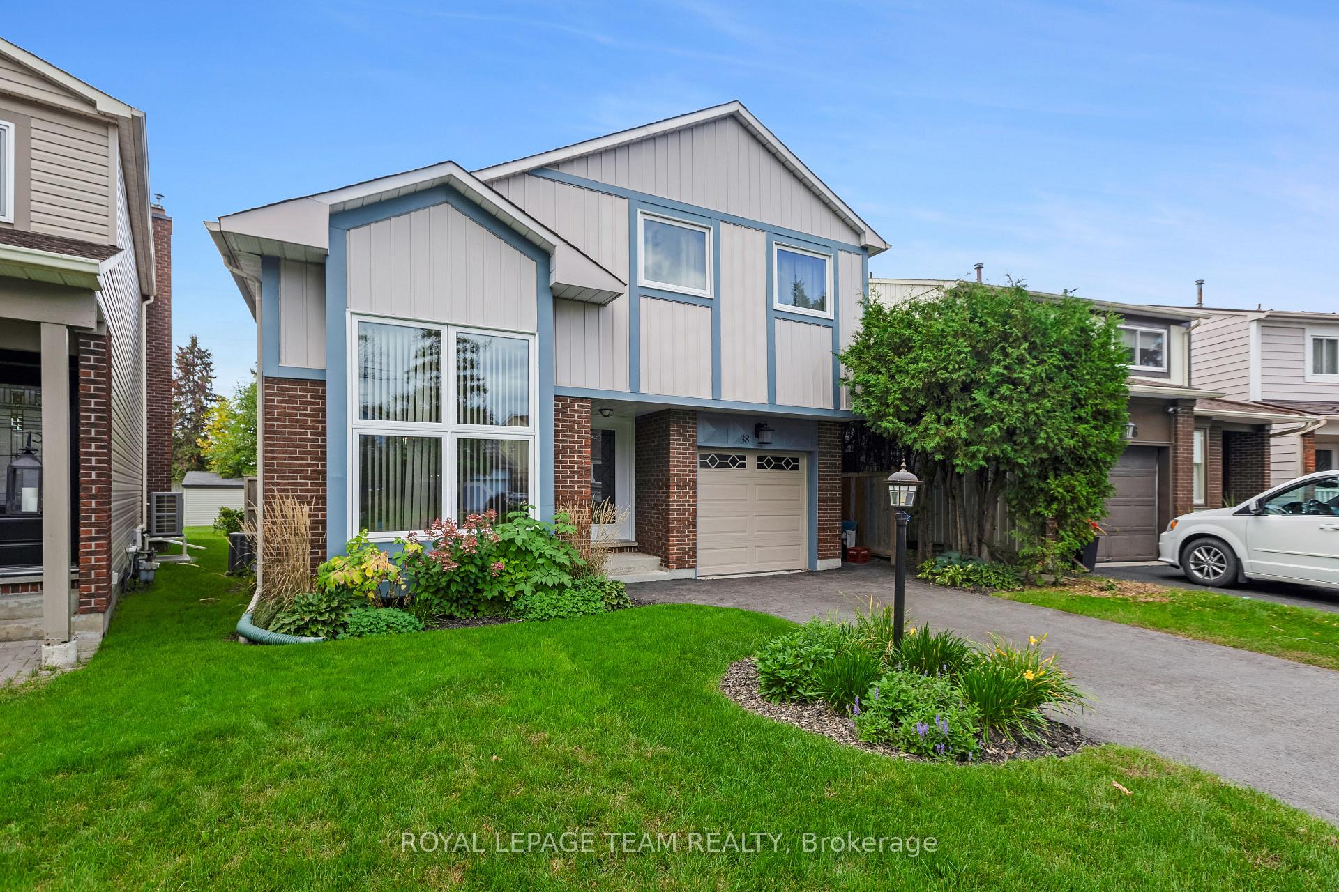 Photo 8 of 38 Riding Way, Ottawa, Kanata - Bridlewood — HOMEH