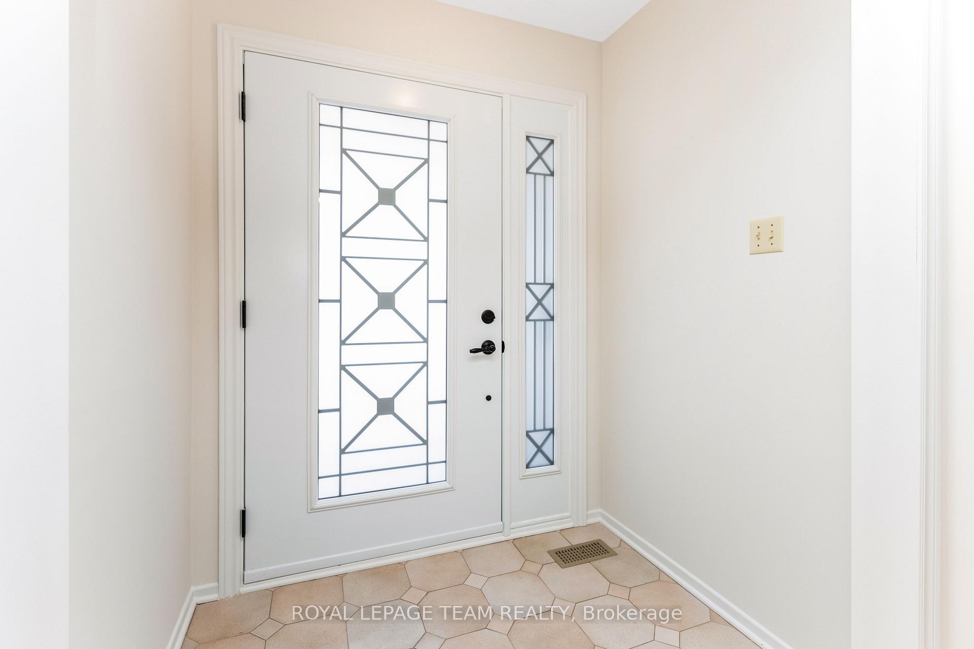Photo 3 of 38 Riding Way, Ottawa, Kanata - Bridlewood — HOMEH