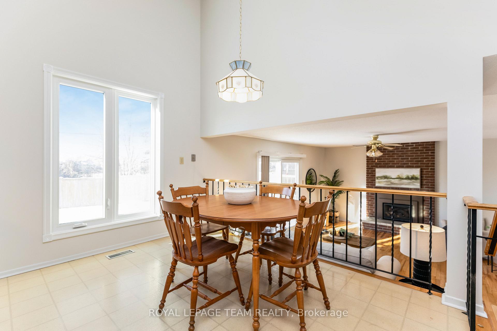 Photo 11 of 38 Riding Way, Ottawa, Kanata - Bridlewood — HOMEH