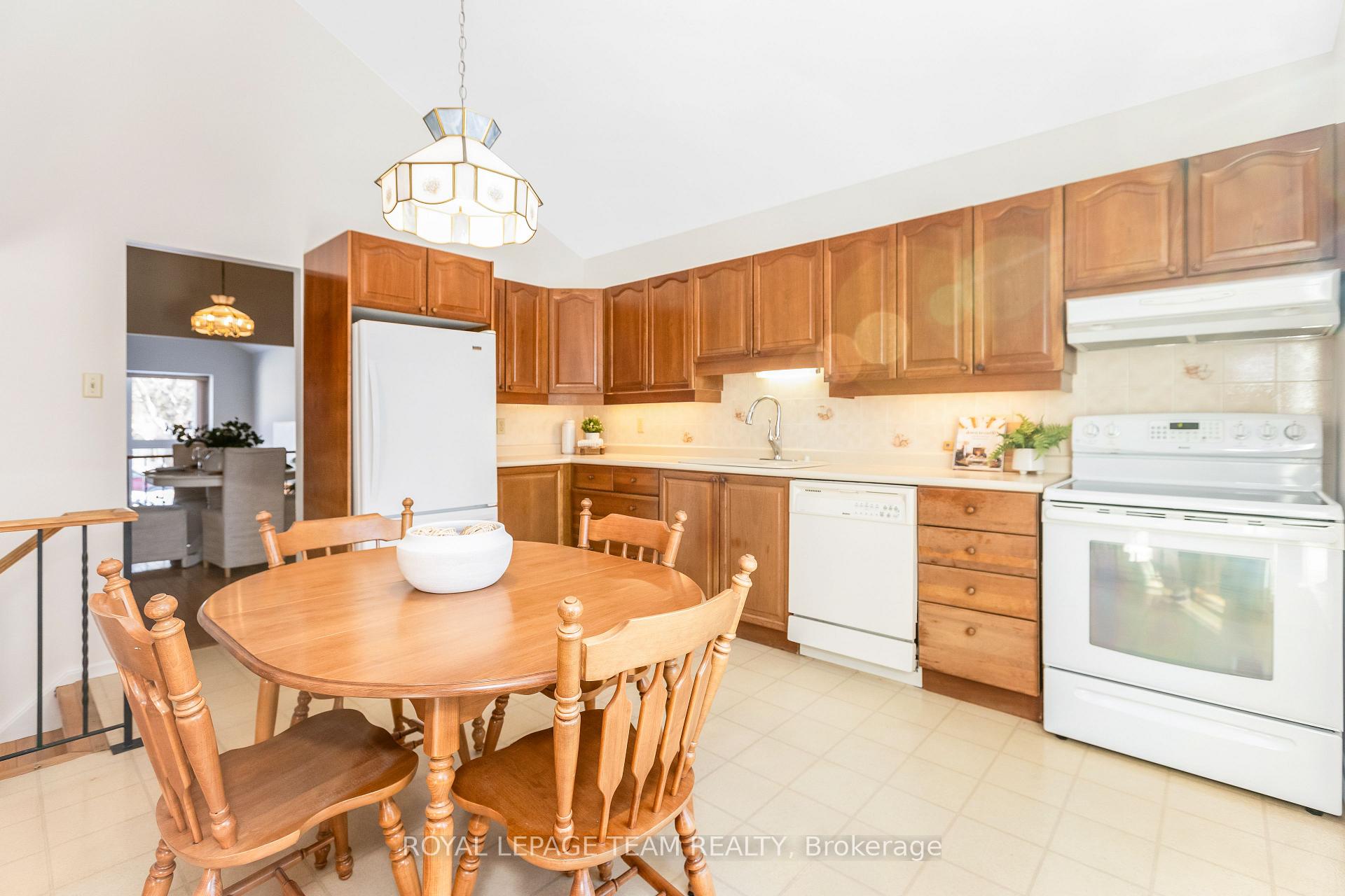 Photo 6 of 38 Riding Way, Ottawa, Kanata - Bridlewood — HOMEH
