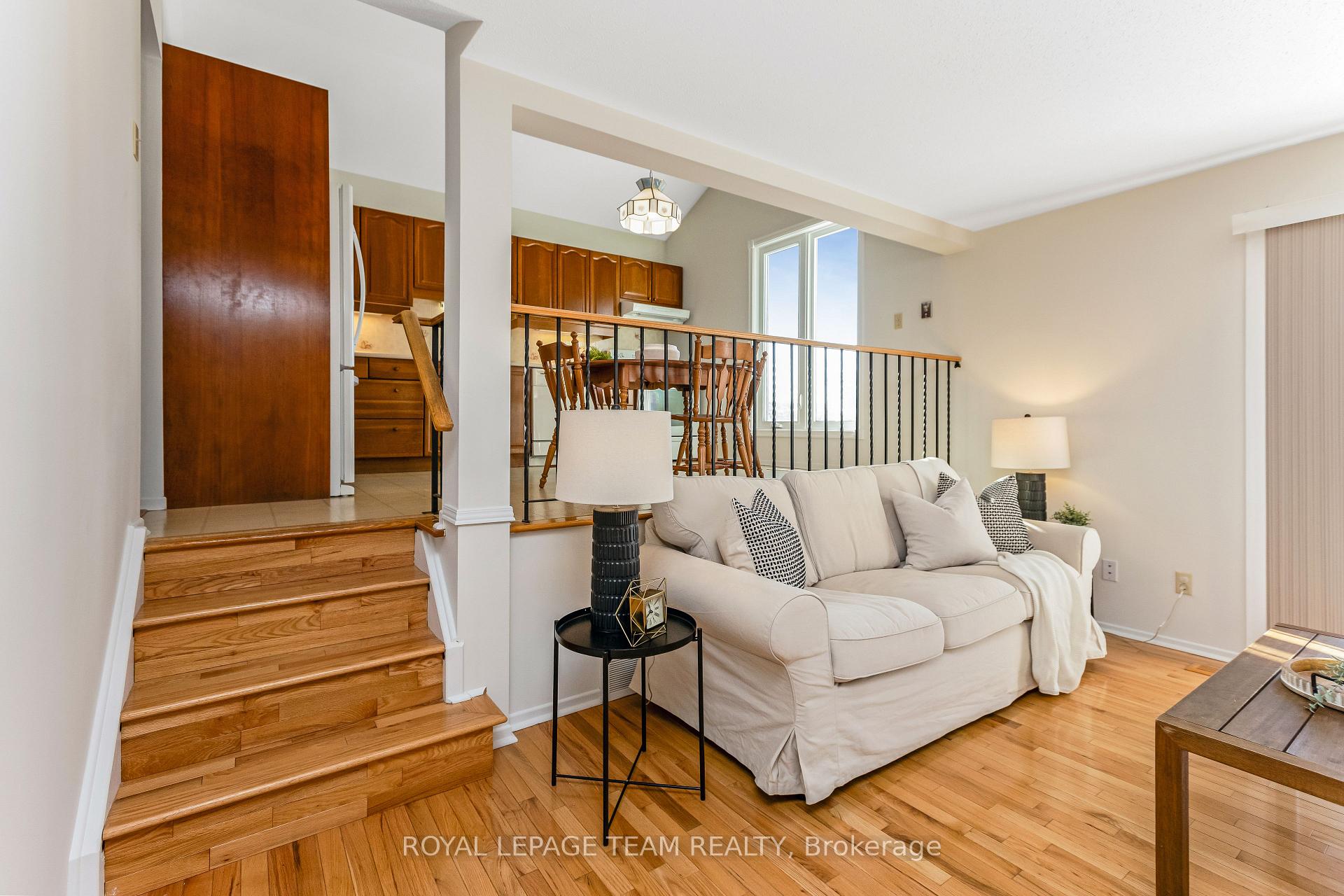 Photo 14 of 38 Riding Way, Ottawa, Kanata - Bridlewood — HOMEH
