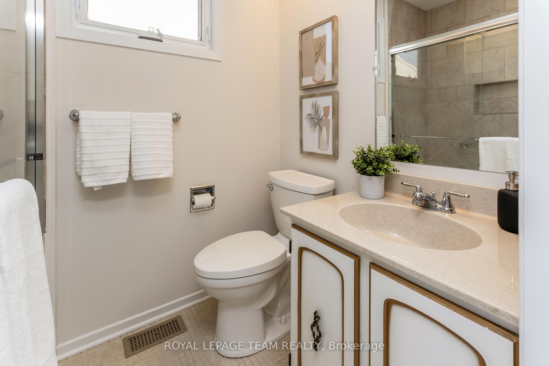 Photo 24 of 38 Riding Way, Ottawa, Kanata - Bridlewood — HOMEH