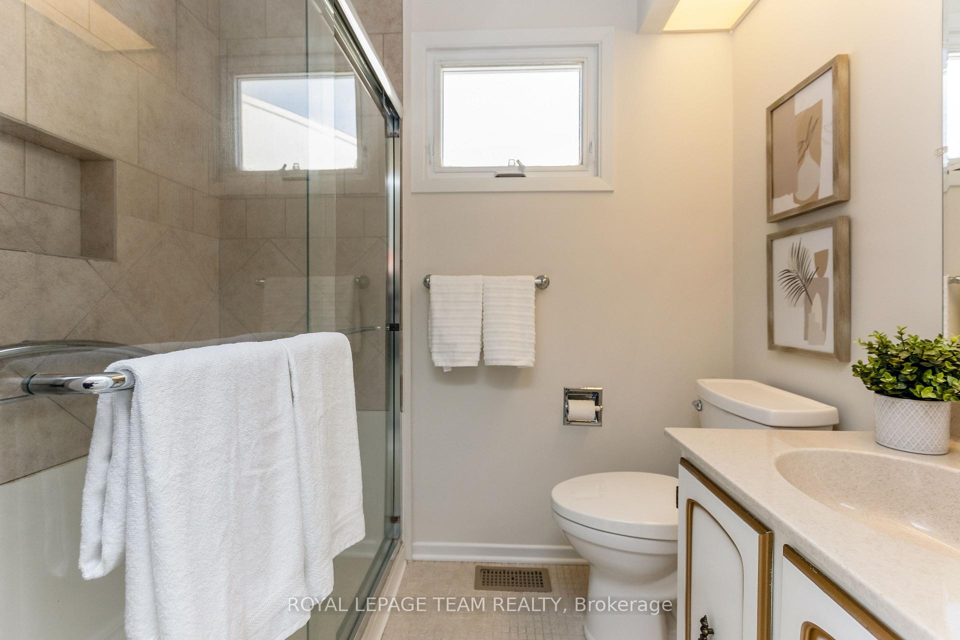 Photo 18 of 38 Riding Way, Ottawa, Kanata - Bridlewood — HOMEH