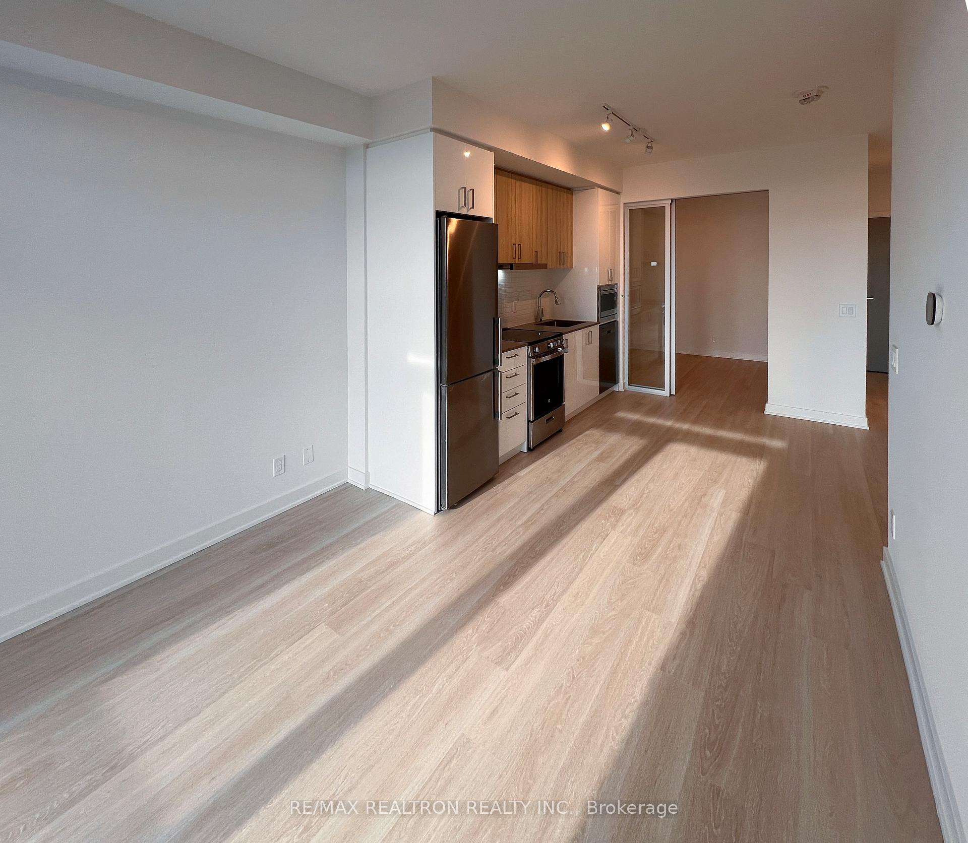 Photo 4 of Unit A1603, 30 Upper Mall Way, Vaughan, Brownridge — HOMEH