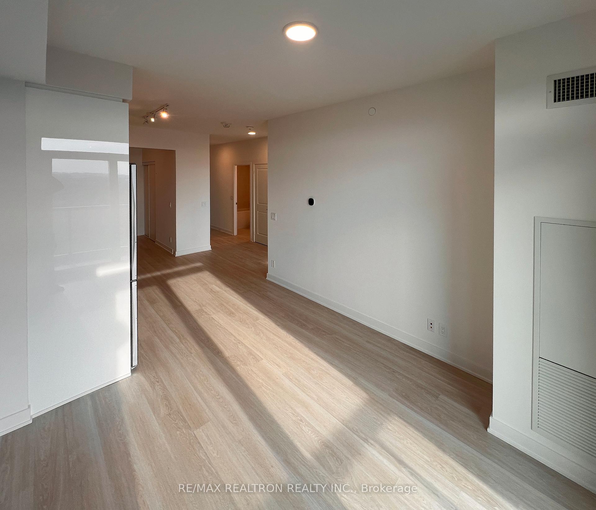 Photo 5 of Unit A1603, 30 Upper Mall Way, Vaughan, Brownridge — HOMEH
