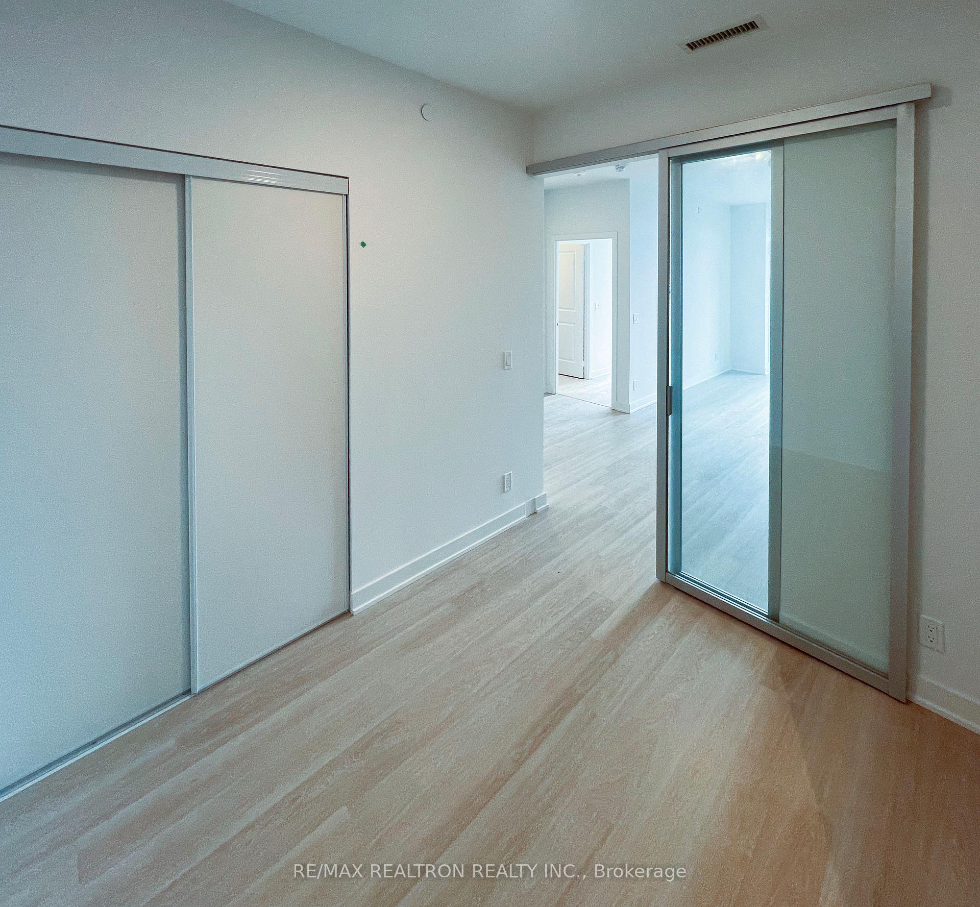 Photo 8 of Unit A1603, 30 Upper Mall Way, Vaughan, Brownridge — HOMEH