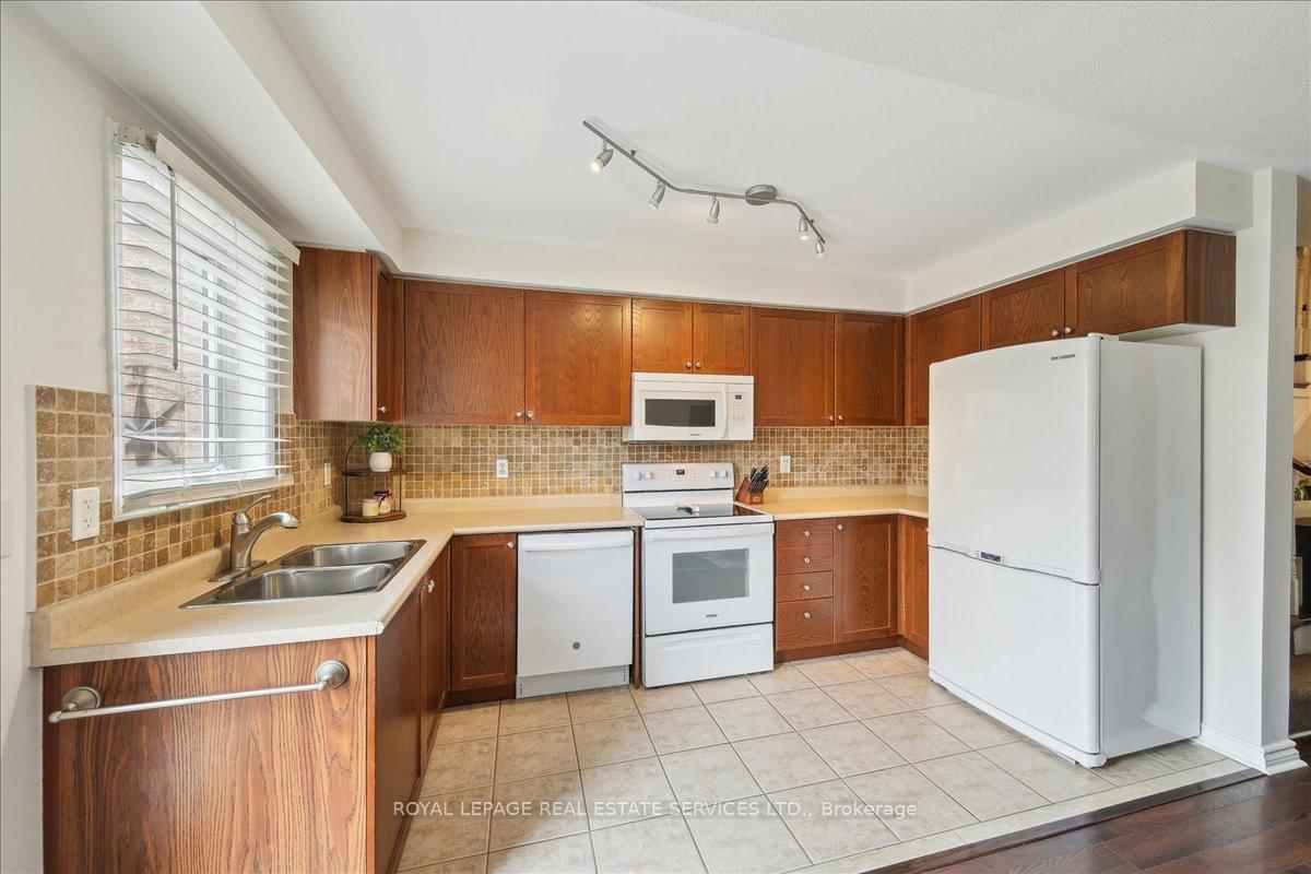 Photo 3 of 83 Crystal Glen Crescent, Brampton, Credit Valley — HOMEH