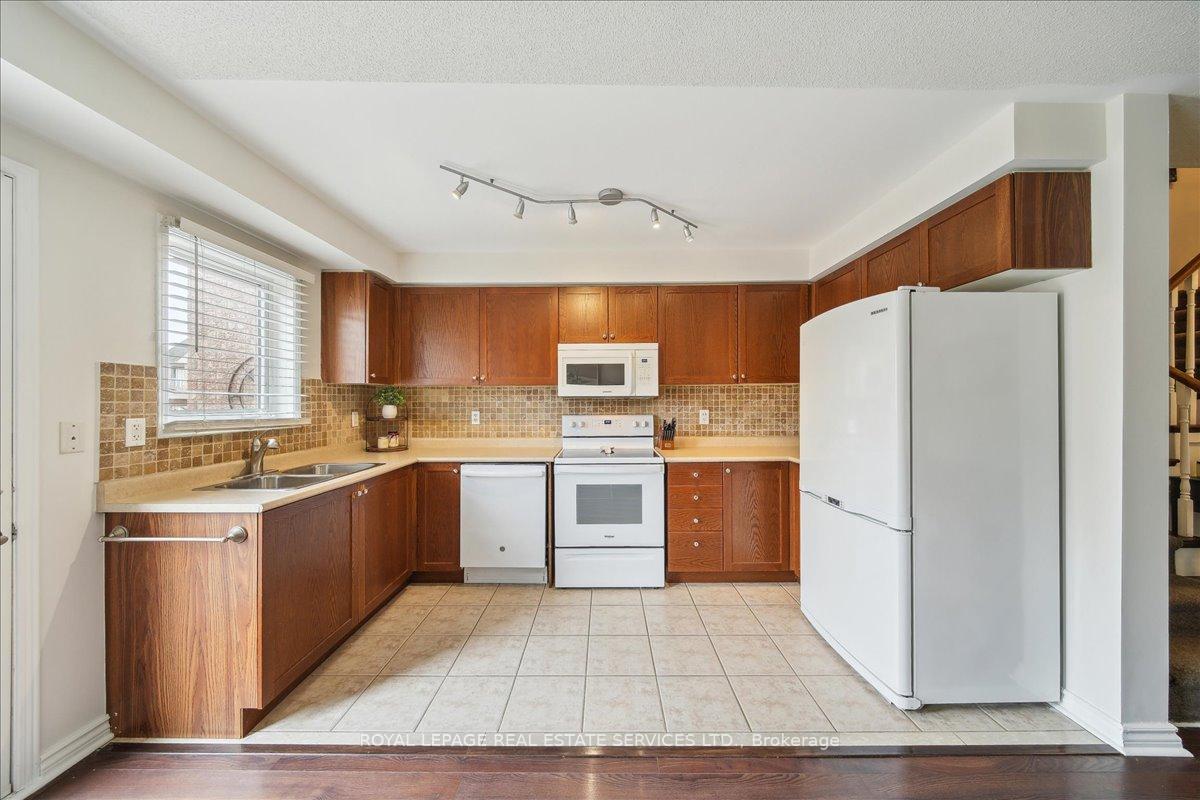 Photo 5 of 83 Crystal Glen Crescent, Brampton, Credit Valley — HOMEH