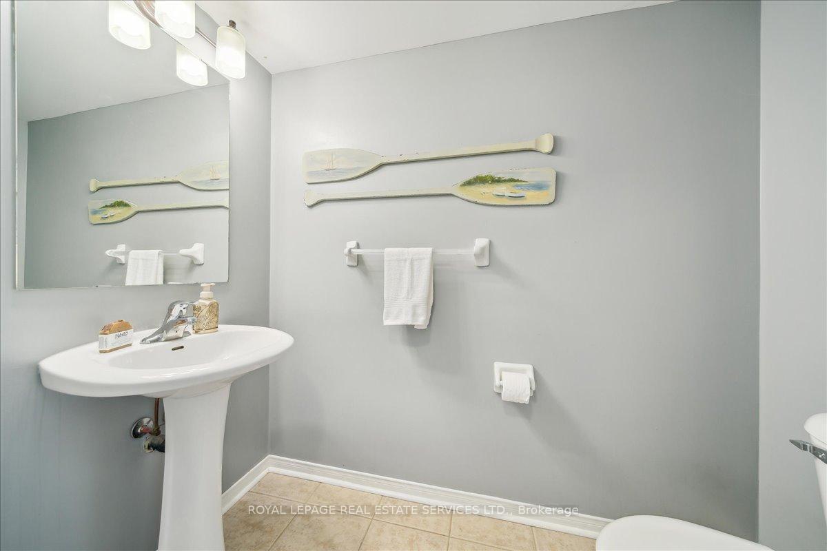 Photo 4 of 83 Crystal Glen Crescent, Brampton, Credit Valley — HOMEH
