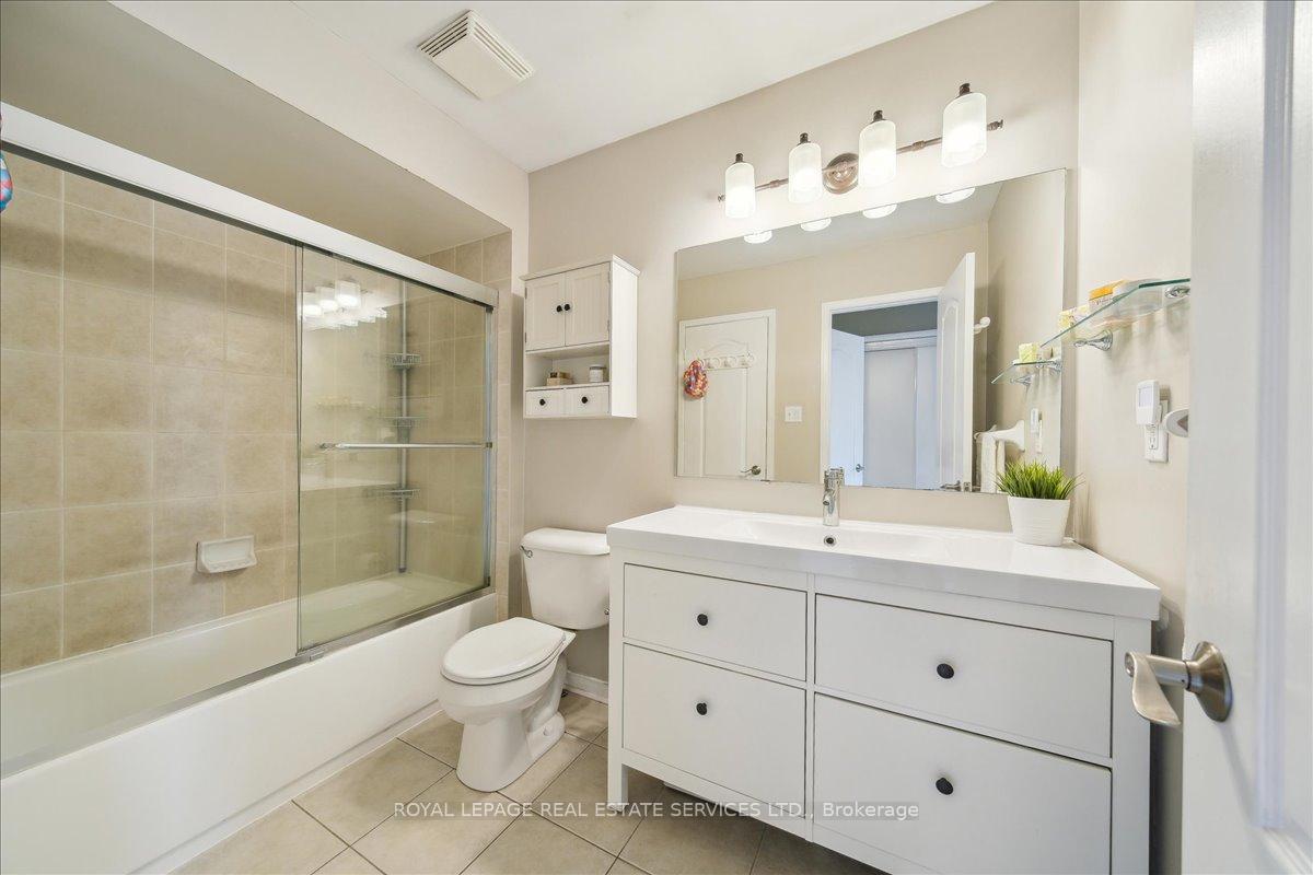 Photo 23 of 83 Crystal Glen Crescent, Brampton, Credit Valley — HOMEH